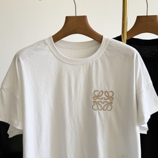 🌾LOEWE 罗意威同款 女款logo刺绣短袖夏日限定Anagram刺绣T真的是本命T恤了黑白两色直接焊 🌾LOEWE 罗意威同款 女款logo刺绣短袖夏日限定Anagram刺绣T真的是本命T恤了黑白两色直接焊