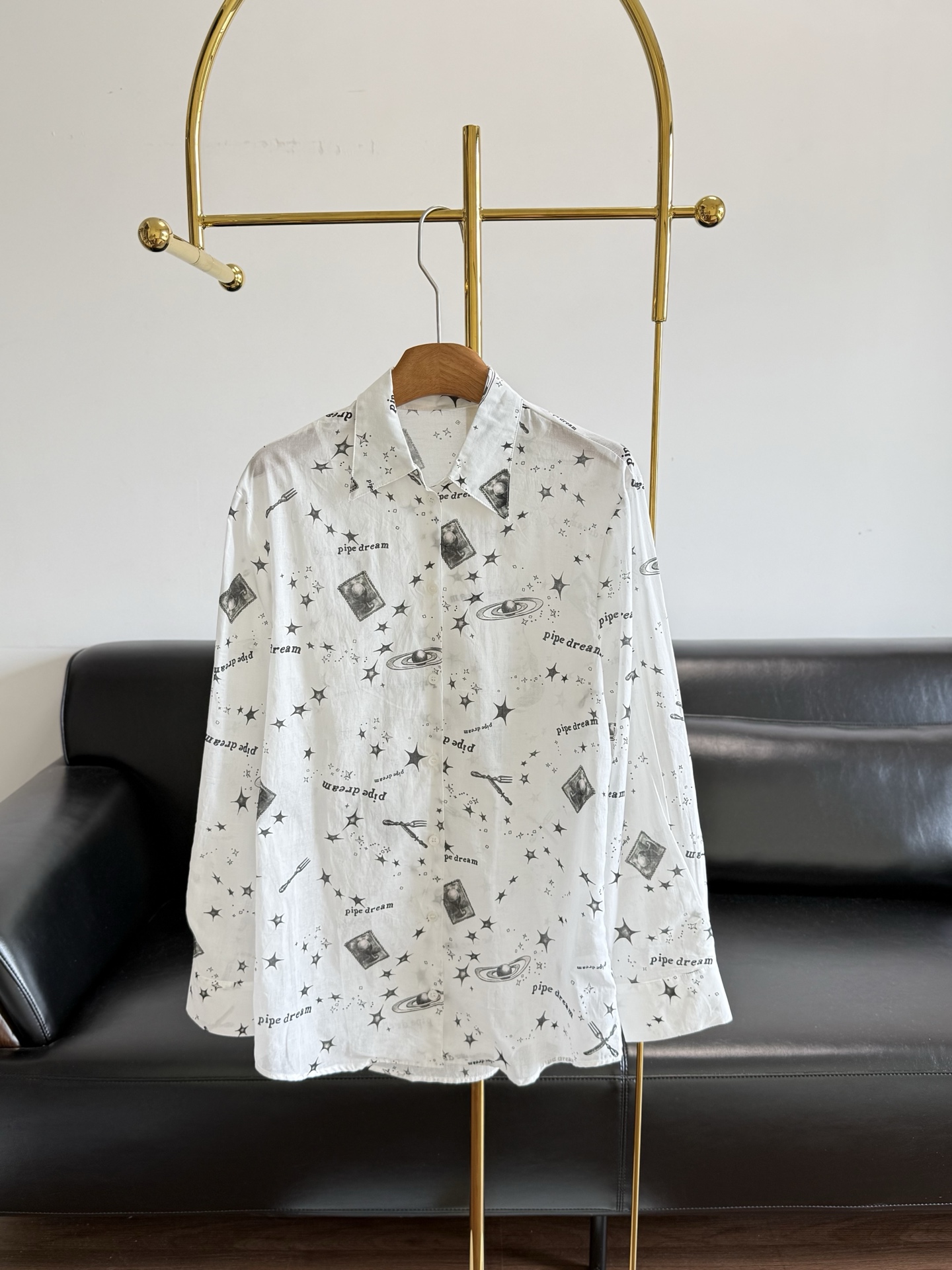 NO:830614,——Low Classic cosmic print shirt, whoever wears it will be the goddess of atmosphere! The new style is so ridiculous~ Pure cotton fabric!  White background with black graffiti, stars, planets, tableware and other elements is very artistic! Loose silhouette + light cotton, comfortable and breathable to wear, great for layering or wearing alone in early spring. There are also prints on the inside, perfect details, easy to control for commuting, dating, and daily life. Paired with irregular skirts or jeans, fashionable and personalized! Size sml,,skirts,jeans,shirts,19860909——Low Classic宇宙印花衬衫 谁穿谁是氛围感女神! 新款简直开挂啦~ 纯棉面料！白底配黑色涂鸦,星星,行星,餐具等元素超有艺术感!宽松廓形+轻薄棉质,穿着舒适透气,早春叠穿或单穿都很出彩.内里也有印花,细节满分,通勤,约会,日常都能轻松驾驭,搭配不规则半裙或牛仔裤,时髦又有个性! 码数sml,,skirts,jeans,shirts,,Women's clothing