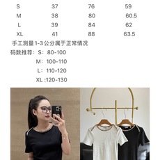🌾Burberry同款 格子领口短袖T恤这件T恤真的把低调贵气玩明白了😭领口的经典格纹包边是点睛之笔,不 🌾Burberry同款 格子领口短袖T恤这件T恤真的把低调贵气玩明白了😭领口的经典格纹包边是点睛之笔,不