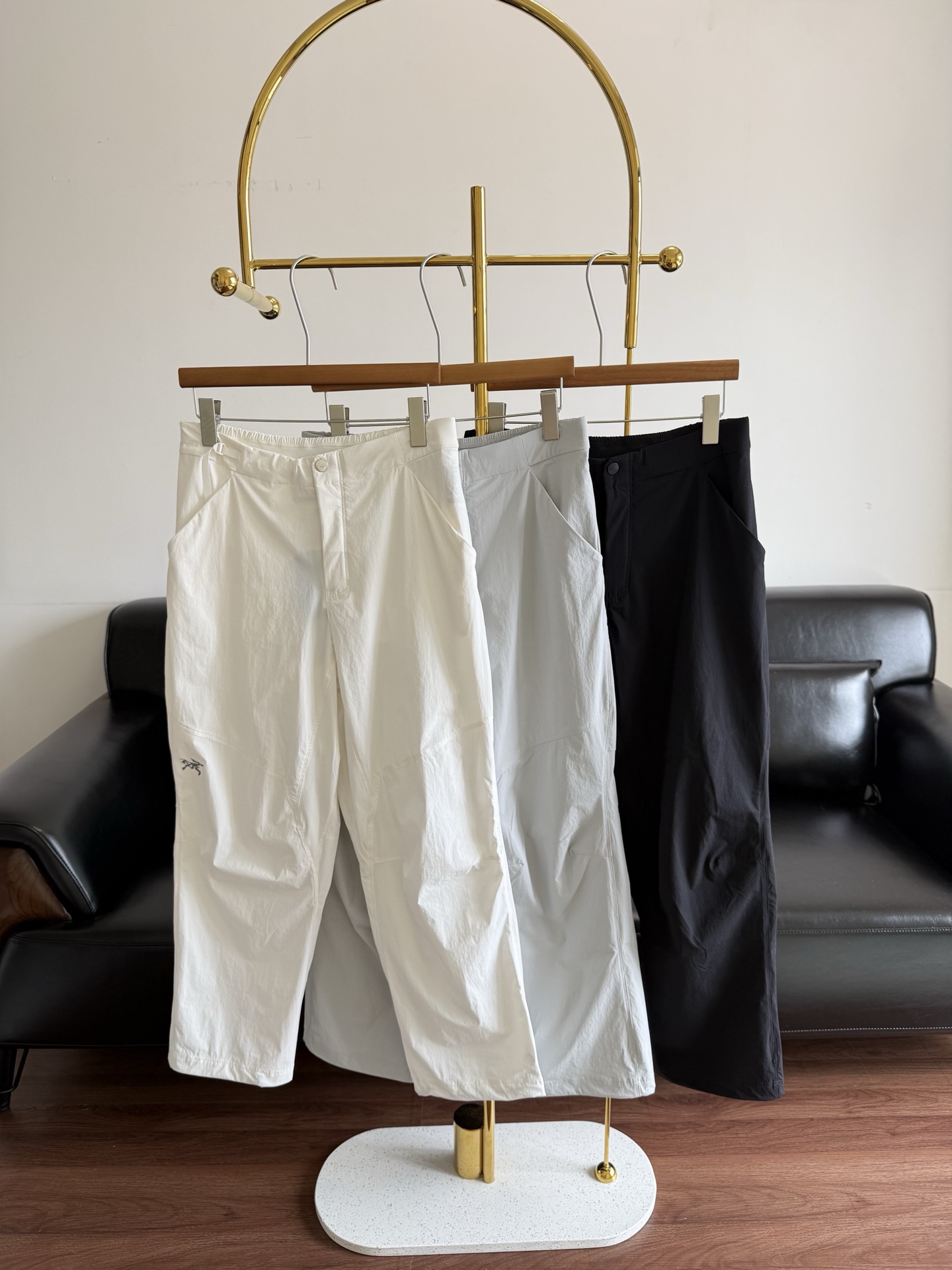 NO:837176,——One size larger, Arc’teryx Soft Shell Jacket Pants for Women, Clarkia Outdoor Sports Pants, Versatile Casual Pants. Countless outdoor people recommend the Bird’s God Pants. They are completely made for climbing and hiking. They can definitely become your best outfit outdoors. The cotton is skin-friendly and breathable, bringing a breeze when walking, giving you a casual and lazy feeling!  Stretch freely without restraint and unparalleled comfort!  Even if you wear it for daily commuting, it will still be comfortable. It will give you dignity in various occasions. It is practical and versatile. Once worn, it will last forever. Size sml, white, gray, black,, jil sanderarc'teryx,19860909——偏大一码,始祖鸟软壳冲锋裤女Clarkia 户外运动长裤百搭休闲裤 无数户外人都在推的鸟家神裤 完全为攀登和徒步而生 在户外它绝对可以成为你的最强搭子 棉质亲肤透气,走路自带微风,随性慵懒感拉满！自由伸展无束缚 舒适性无敌！ 就算日常通勤穿也依然不会违和 各种场合给你体面 实穿又百搭 一次上身终身沦陷 码数sml 白色 灰色 黑色,,jil sanderarc'teryx,,Women's clothing
