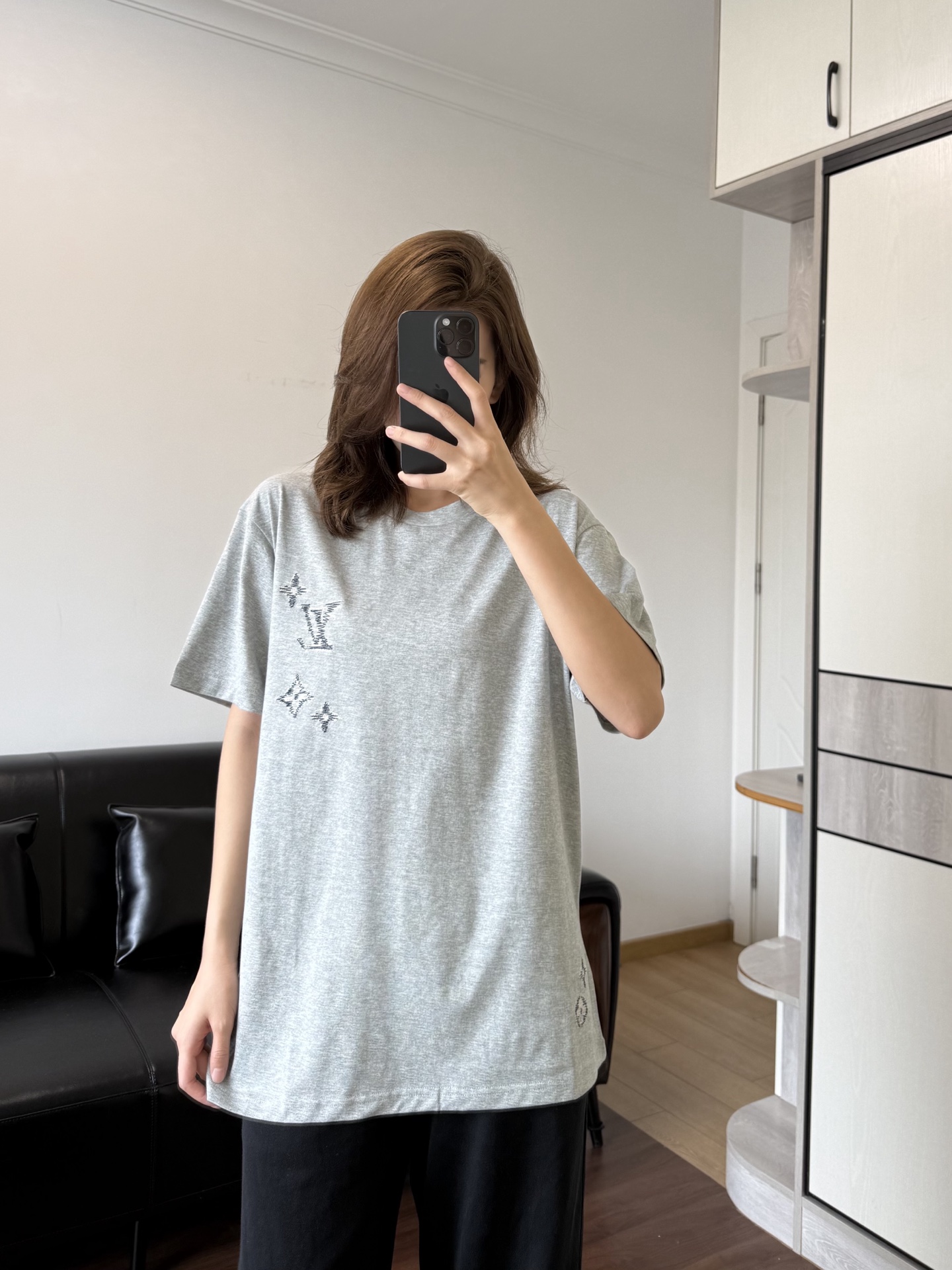 NO:837838,The clothes are loose-fitting,19860909衣服属于宽松效果,,,Women's clothing