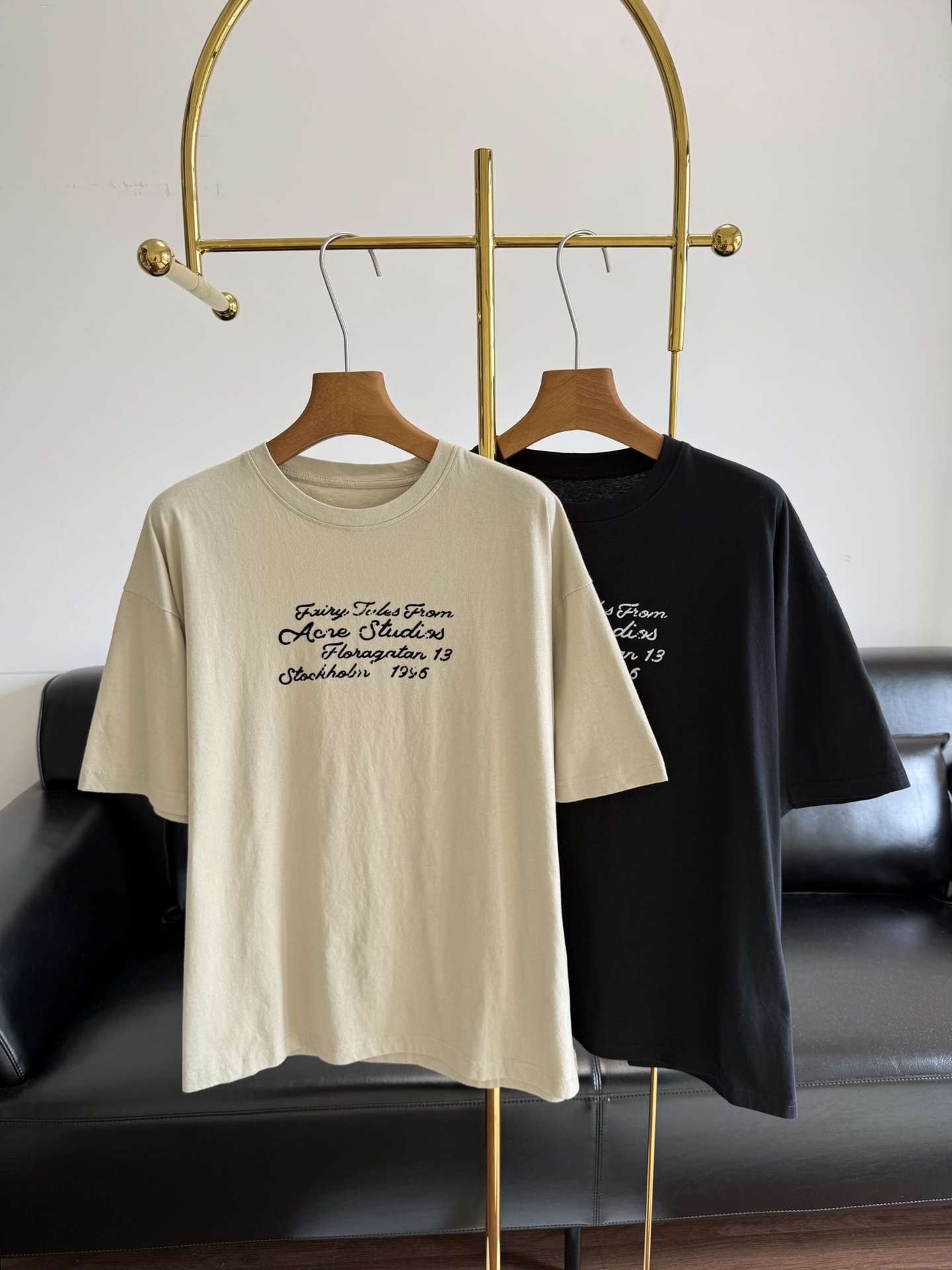 NO:843415,——AcneStudios official website with the same letters, 300g double yarn short-sleeved 2026 spring and summer latest round neck fashionable long-sleeved T-shirt, official website synchronized, pure cotton fabric at the counter!  Comfortable against the skin, durable and easy to wear, classic and simple iconic logo design, very comfortable to the hand, fashionable and personalized, super versatile and good-looking, very suitable for both men and women, a must-have for everyone, super eye-catching, extremely fashionable, very comfortable to the touch, super texture, fashionable and personalized, super versatile, size sml, apricot black,,acne studios,dior,T-shirt,tees,t-shirt,19860909——AcneStudios 官网同款字母 300克双纱短袖 2026春夏最新款圆领时尚长袖T恤 官网同步,专柜纯棉面料！ 贴肤舒适,耐看又好穿, 经典简约标志性logo设计 手感非常舒服  时尚又个性 超级百搭好看的一款 男女都非常合适 人手必备款 超级亮眼 时尚感爆棚 手感非常舒服 质感超强 时尚又个性 超级百搭 码数sml 杏色 黑色,,acne studios,dior,T-shirt,tees，t-shirt,,Women's clothing