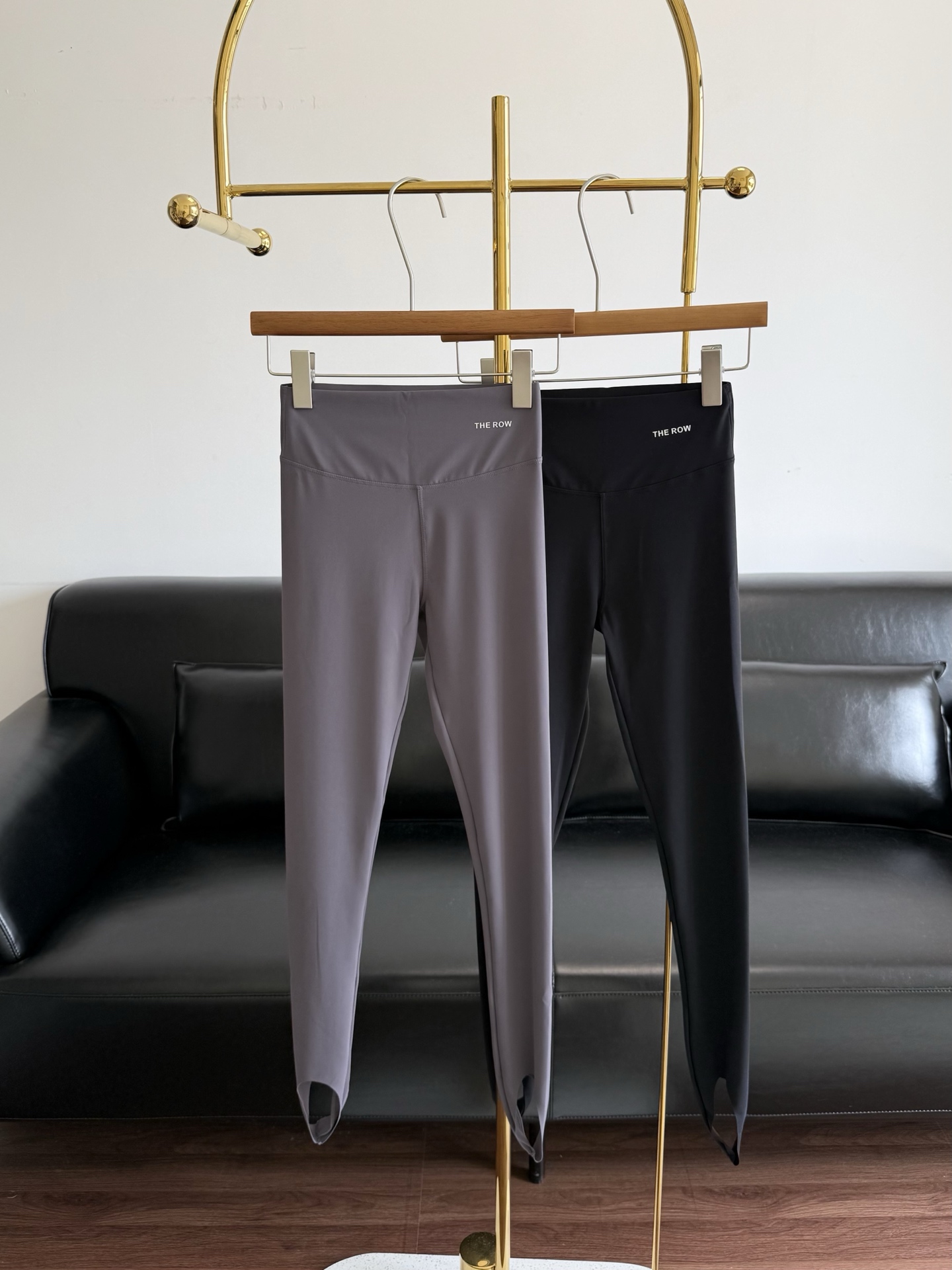 NO:859232,——THE foot-stepping yoga casual pants. Who knows!  These foot-stepping yoga pants are so slim that they scream!  Sisters!  These TR foot-stepping yoga casual pants are a real treasure!  The high-waisted design directly hides the fat on the waist and abdomen, and the step-on pants shape goes from waist to toe to the bottom, transforming into supermodel cartoon legs in an instant!  The soft and fufu high-elastic fabric is close to the skin and wears like a second skin. It can be worn for yoga, running, and daily walking. It is not tight or stuffy at all!  Available in sizes from M to XL, it can easily hold up to 140 pounds. It comes in two high-end colors, black and gray, and looks great with any yoga, sports, or casual wear!  Slimming, versatile and comfortable three-in-one, whoever wears it will look good, just close your eyes and it's done!  [Color] Black, gray [Size] M is suitable for 85-105 catties L105-120 catties XL is suitable for 120-140 catties!  ,,19860909——THE 踩脚瑜伽休闲裤 谁懂啊！这条踩脚瑜伽裤,显瘦到尖叫！ 姐妹们！这条Tr踩脚瑜伽休闲裤,真的挖到宝了！ 高腰设计直接把腰腹赘肉藏得严严实实,踩脚裤型从腰到脚一顺到底,秒变超模漫画腿！ 软fufu的高弹面料,贴肤穿像第二层皮肤,做瑜伽、跑步、日常遛弯都能穿,完全不勒不闷！ M码到XL码都有,140斤内都能轻松hold住,黑灰两个高级色,随便搭瑜伽、运动、休闲装都巨好看！ 显瘦、百搭、舒服三合一,谁穿谁好看,闭眼冲就完事了！【颜色】黑色、灰色【码数】M适合85-105斤  L105-120斤  XL适合120-140斤！,,,Women's clothing