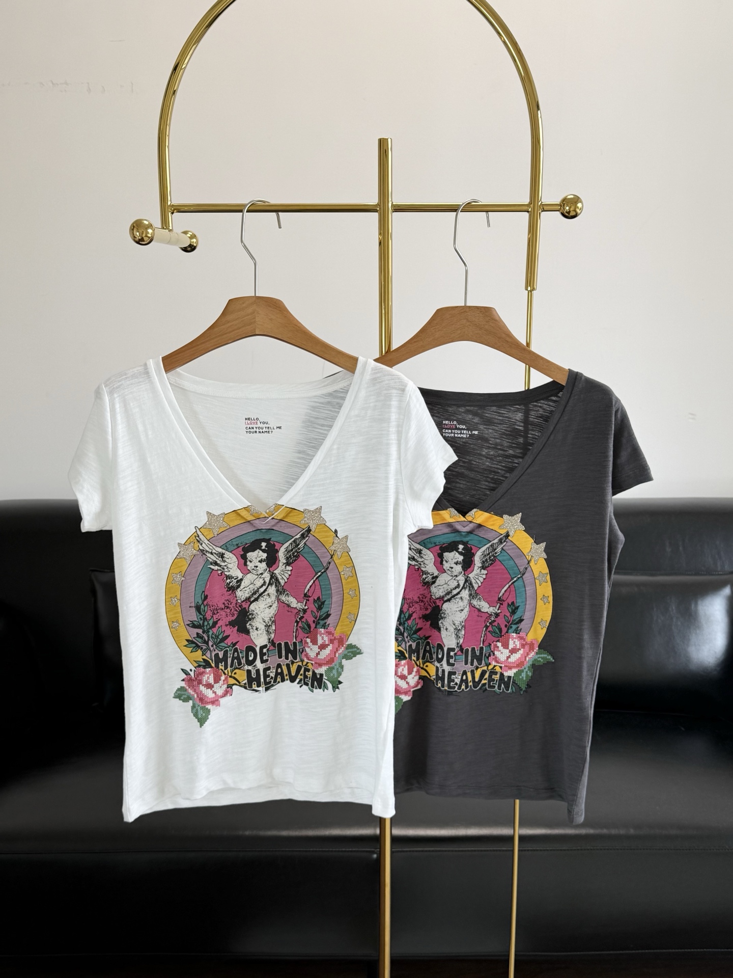 NO:875096,——LEON & HARPER V-neck angel letter print T-shirt. The retro contrasting angel print details are full of details, which makes it effortless and lazy. It will look great in any outfit! Deep V-neck + fitted version, retro distressed design, pure cotton material!  Thin and frivolous!  Super comfortable and breathable. The cupid angel print on the chest, with embroidery and fine glitter details, is highly recognizable. Pair it with jeans or skirts every day, and you can easily get a lazy and fashionable feeling! Size sml white gray, skirts, jeans, tees, t-shirt,19860909——LEON & HARPER V领 天使字母印花T恤 复古撞色天使印花细节感拉满就是毫不费力的慵懒感随便一套都很出片! 深V领+合身版型,复古做旧设计,纯棉材质！轻薄的！超舒适透气. 胸前丘比特天使印花,细节有刺绣和细闪,辨识度超高.日常搭配牛仔裤或半裙,轻松get慵懒时髦感! 码数sml 白色 灰色,,skirts,jeans,tees，t-shirt,,Women's clothing
