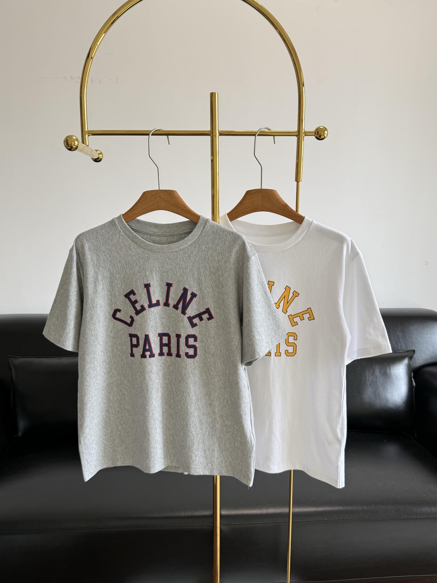 NO:877941,——celine's same style short-sleeved T-shirt with letter print. American letter short-sleeve hits the refreshing summer mood. Retro CE letter print brings a sense of campus atmosphere. The fabric is high-definition and heavyweight cotton double yarn. The cloth surface is clean and delicate, and the cloth pattern is clear and high-end!  It feels firm and crisp, and the upper body has a neat silhouette. High color fastness and environmentally friendly dyeing, which is not easy to deform or fade after long-term wear. The texture is always online. The version is made with a loose feeling. It is very relaxed on the upper body. It will not be close to the body and will not appear dragging. Wear it with casual shorts or denim shorts to bring youthfulness and youthful vitality to your body. Casual and full of energy. It is easy to achieve a refreshing and age-reducing look in daily life. Size sml gray  White,,celine,shorts,T-shirt,tees,t-shirt,19860909——celine 同款字母印花短袖T恤 美式字母短袖撞上清爽夏意 复古CE字母印花自带校园氛围感 面料高定重磅全棉双纱,布面洁净细腻,布纹清晰高级！手感紧致挺括,上身廓形利落 高色牢度环保定染,久穿不易变形、不易褪色,质感始终在线 版型做的是宽松感 上身很轻松 不会贴身,也不会显拖沓 搭配休闲短裤或者牛仔短裤 把少年感与青春活力穿在身上 休闲自在,元气满满 日常出街轻松拿捏清爽减龄look 码数sml 灰色 白色,,celine,shorts,T-shirt,tees，t-shirt,,Women's clothing