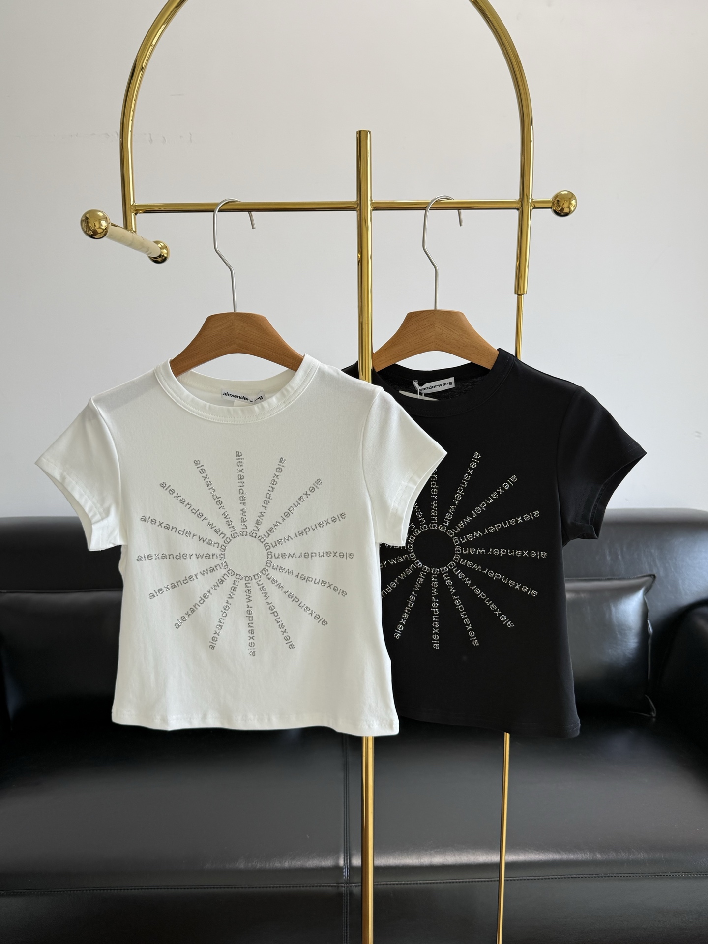 NO:886616,——alexanderwang. The latest short-sleeved T-shirt for women with hot diamond lettering. Thin elastic and breathable fabric. An eye-catching must-have fashionable item in summer. Slim-fitting but not tight. Covers the flesh and makes you slim. Modifies the figure. Presents a perfect waistline. Just the right length. Does not reveal the navel and elongates the lower body. Front radial hot diamond logo letter design. Simple and recognizable. Very special shape design. Slim fit. Easily create a lazy or hot girl style.  It looks great when paired with sneakers and jeans. The minimalist and light luxury style is suitable for sisters who pursue fashionable texture. It can be easily used for daily outings and dates. Full of fashion sense ~ Size S.M.L Color black. white, alexander wang, sneakers, jeans, T-shirt, tees, t-shirt,19860909——alexanderwang.亚历山大王 最新款女士烫钻徽标字母短袖T恤 薄款弹力透气面料 夏季吸睛必备时髦单品 修身但不紧身 遮肉显瘦 修饰身材 呈现完美腰线轮廓 恰到好处的长度 不露肚脐拉长下身比例 正面放射状烫钻logo字母设计 简约又有辨识度 很特别的造型设计哦 修身剪裁 轻松打造慵懒或辣妹风 搭配运动鞋、牛仔裤都很出彩 极简轻奢风格适合追求时尚质感的姐妹们 日常出街、约会都能轻松驾驭 时髦感满分～ 码数S.M.L 颜色黑色.白色,,alexander wang,sneakers,jeans,T-shirt,tees，t-shirt,,Women's clothing
