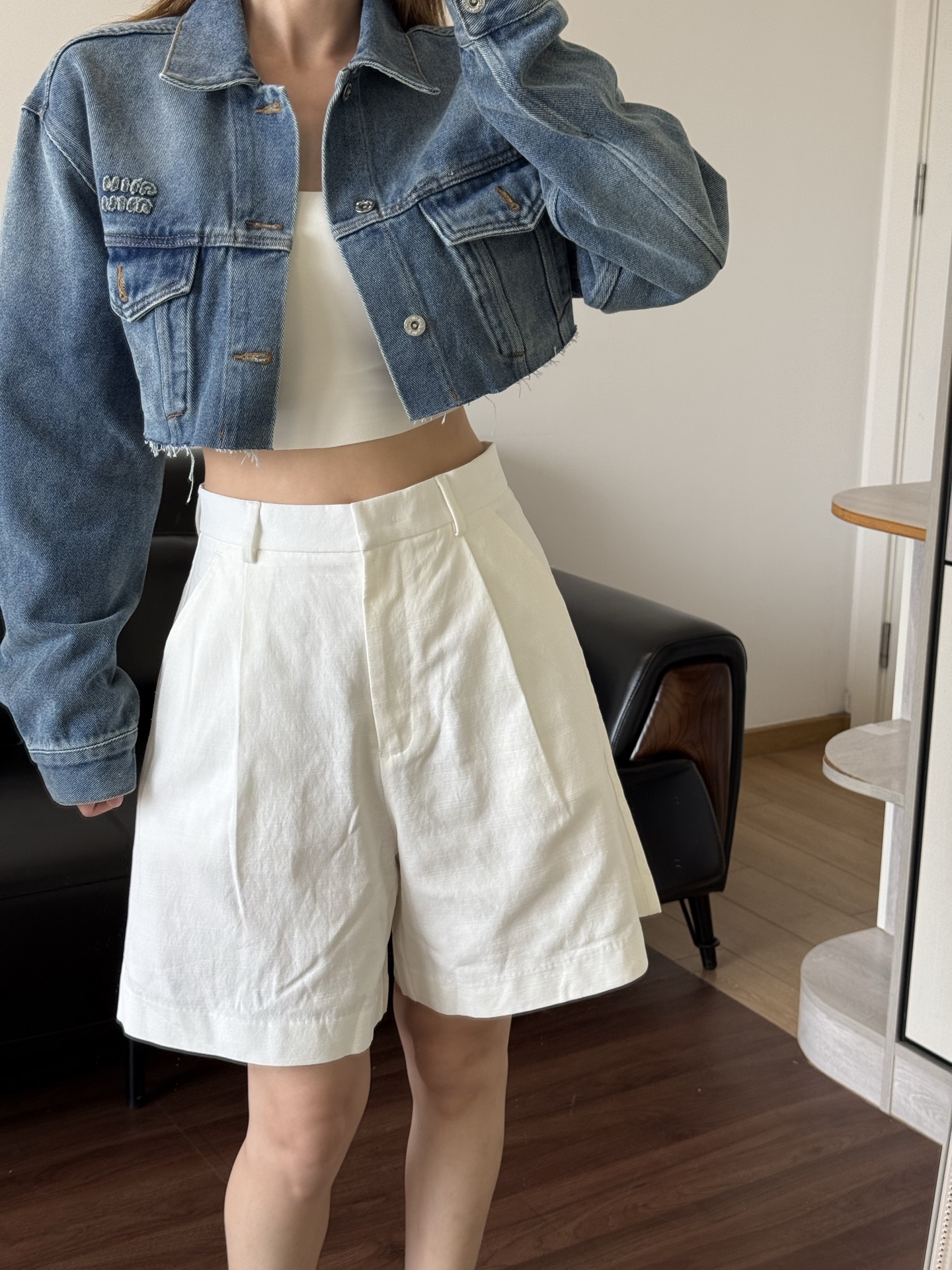 NO:888871,The white one is wearing size M. The model has a waist size of 70 and it fits just right.19860909白色穿的M码 模特腰围70穿的刚好,,,Women's clothing