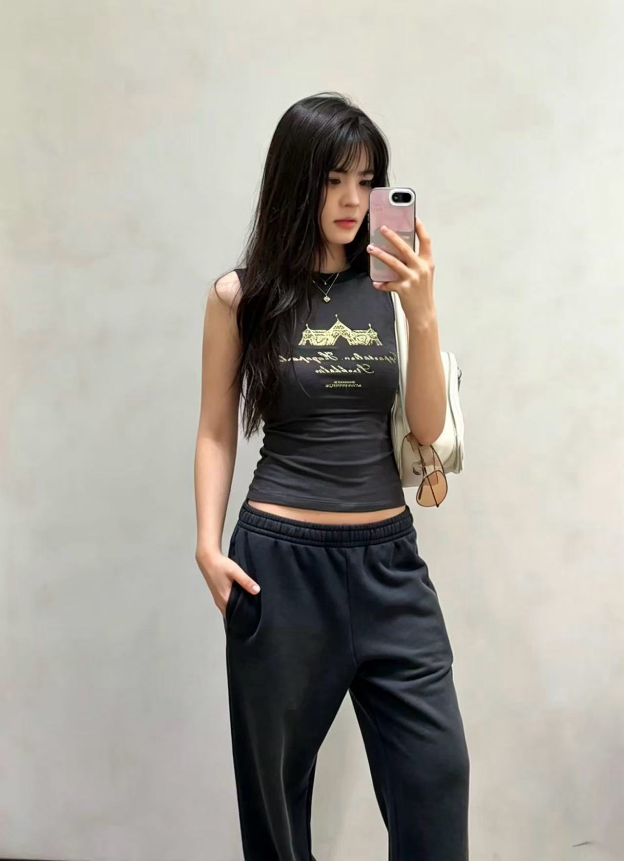 NO:891251,It feels great when worn inside or out, and it has a sweet and cool style,19860909内搭外穿都超有感觉,甜酷风拿捏住了,,,Women's clothing