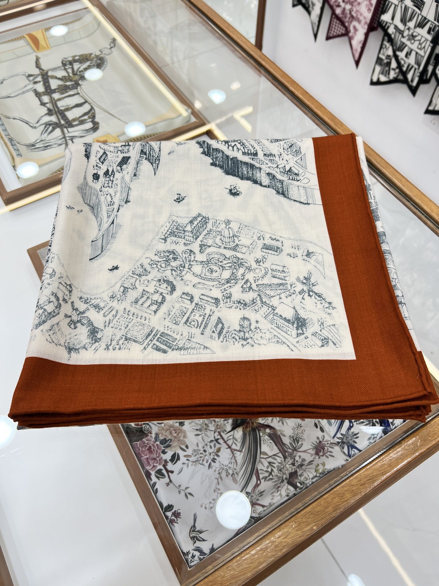 【140顶级丝羊绒双面同色披肩『骏马之城』!!超级气质!!】不仅美有其表,更有好品质与好细节的出彩内质!