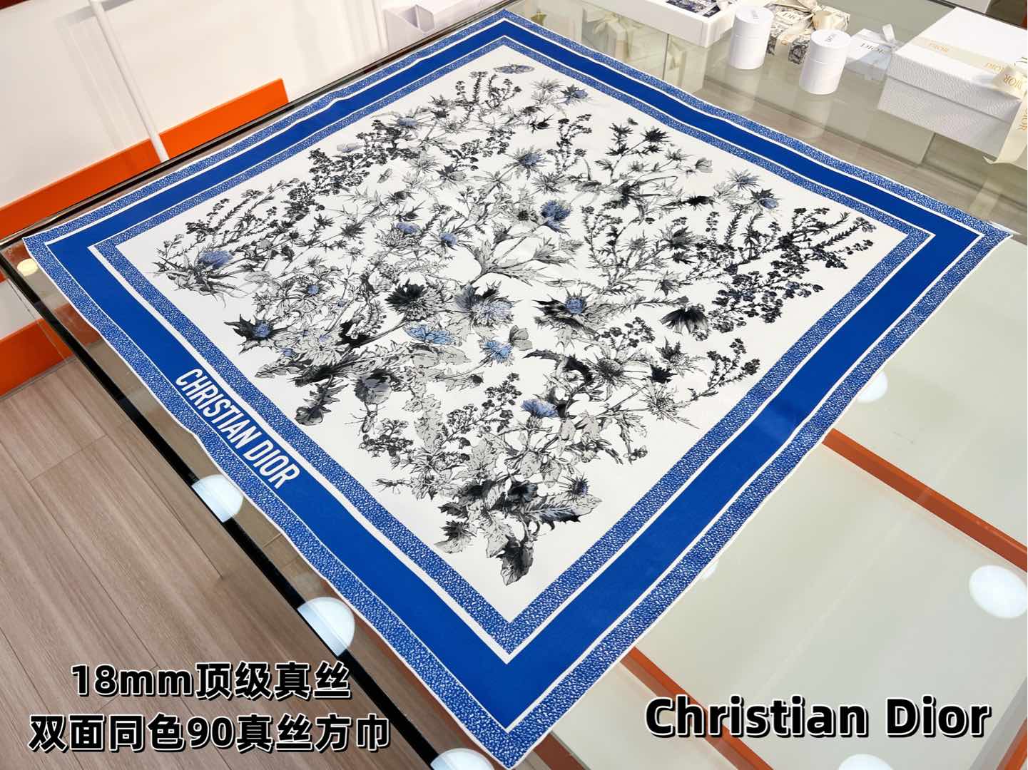 Dior 印花方巾 18mm顶级真丝双面同色印花
～25早春新品～

这款方巾饰以彼得罗•鲁福（Piet