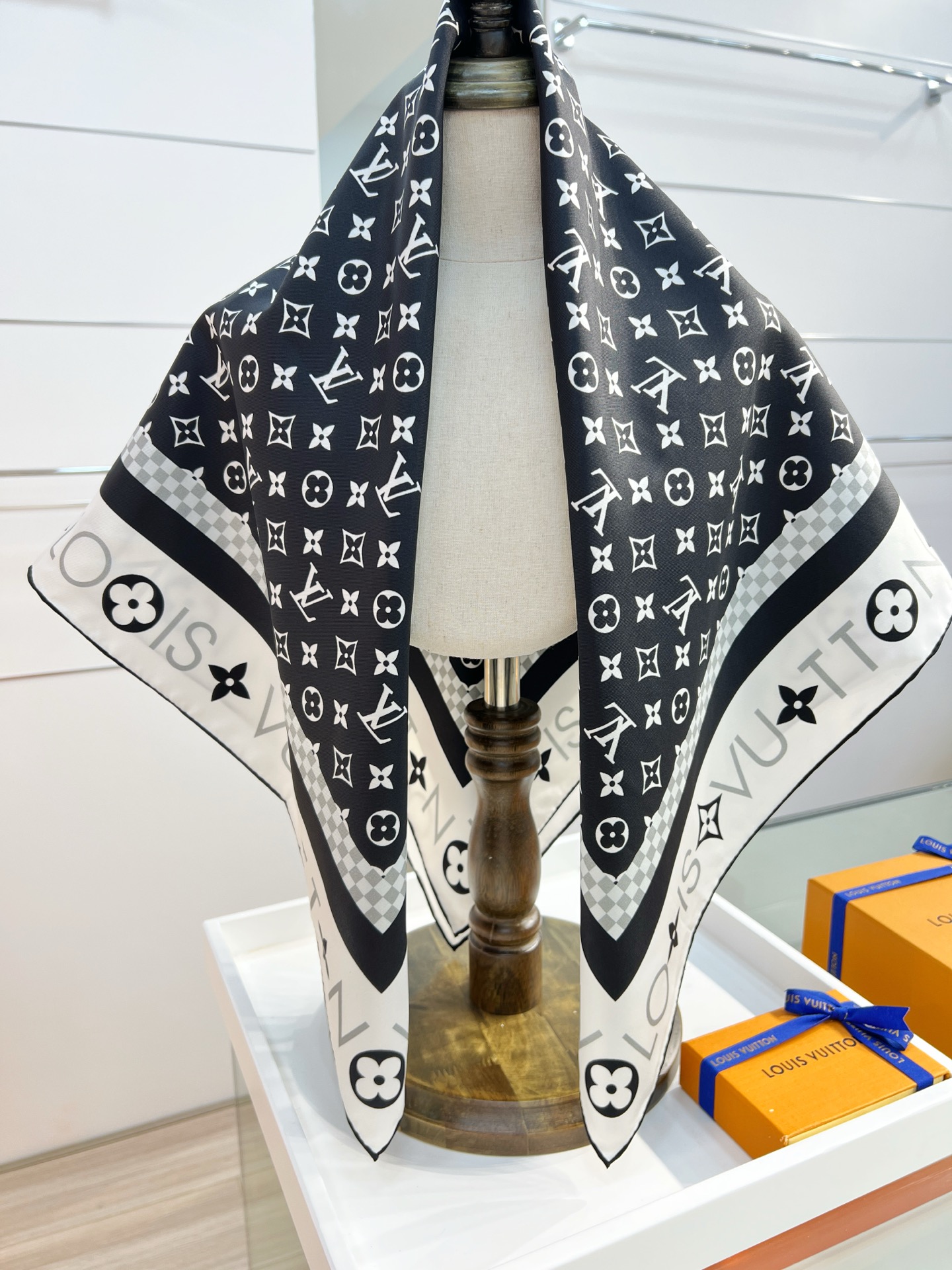 Louis Vuitton 路易威登标识