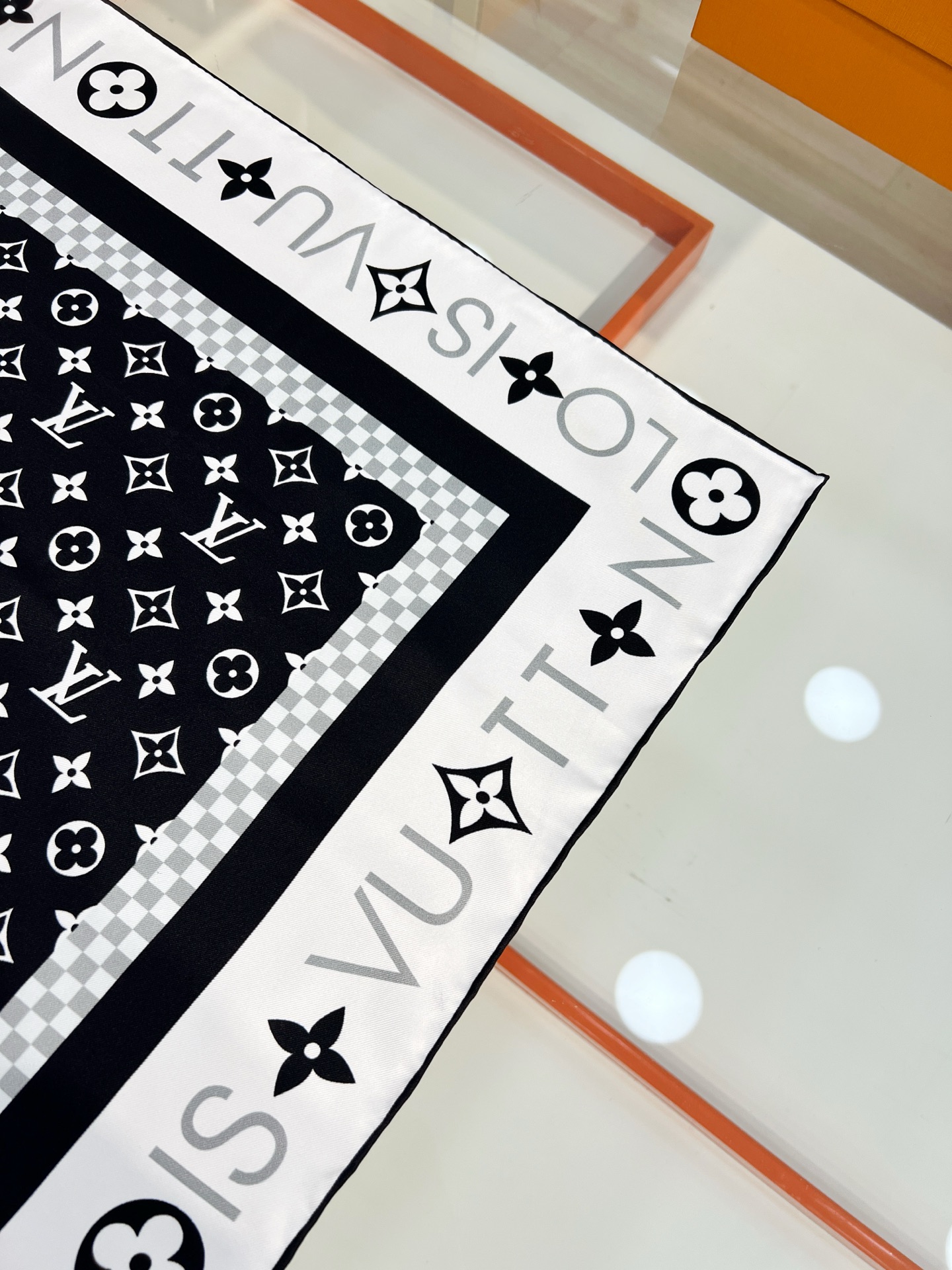 Louis Vuitton 路易威登标识