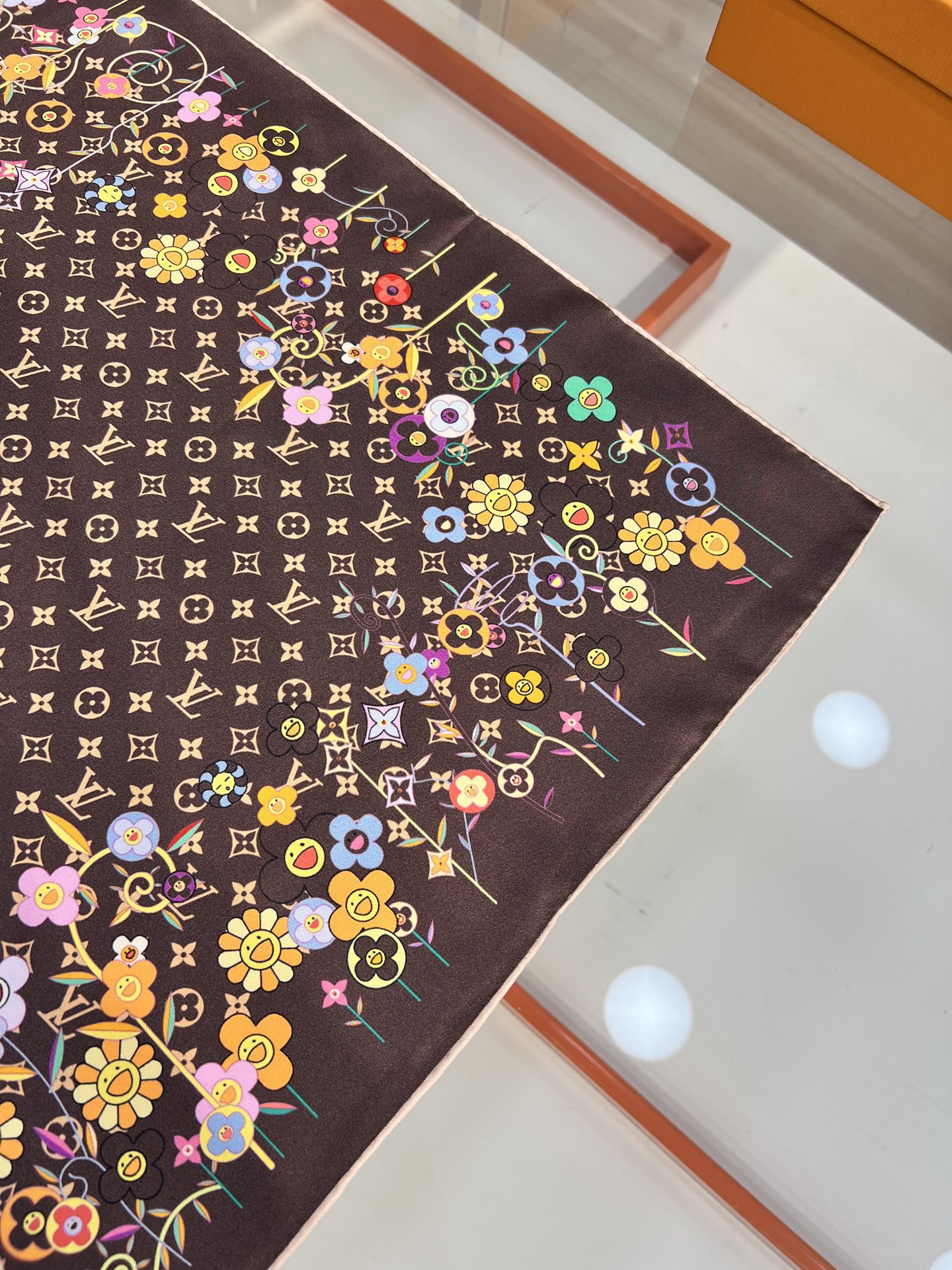 LV x TM SUPERFLAT FLOWERS 90 方巾
【18mm顶级真丝双面同色丝巾】

LV