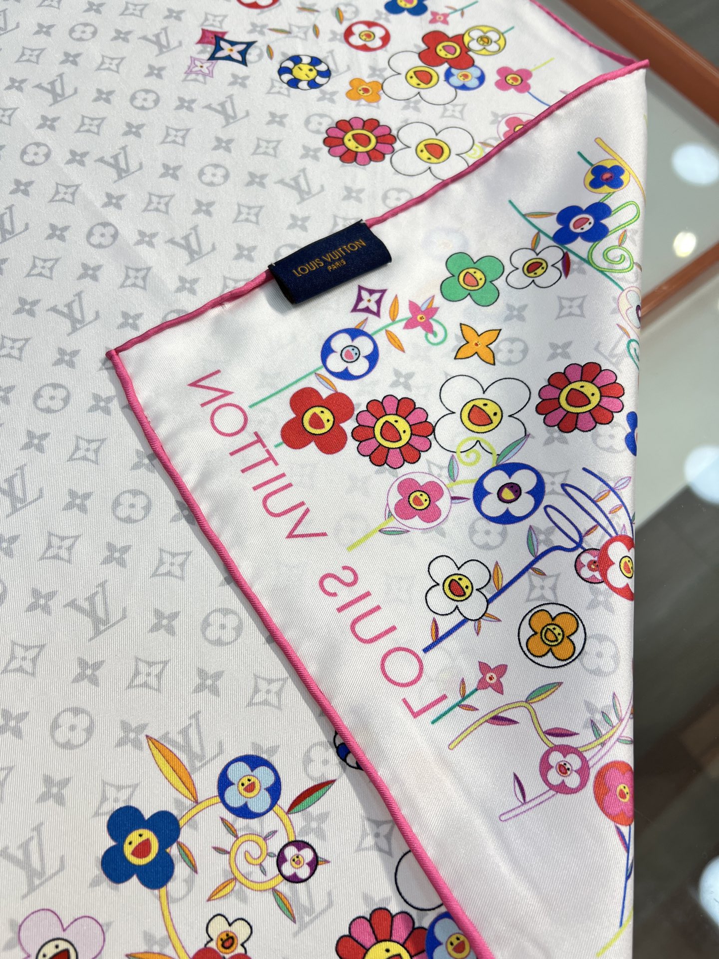 LV x TM SUPERFLAT FLOWERS 90 方巾
【18mm顶级真丝双面同色丝巾】

LV