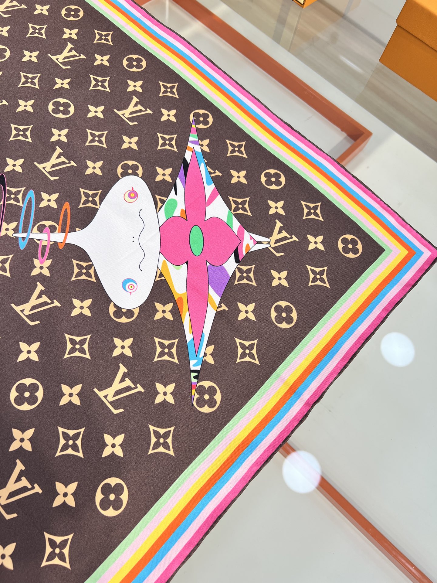 LV x TM SUPERFLAT 90 方巾
【18mm顶级真丝双面同色丝巾】

LV x TM Mo