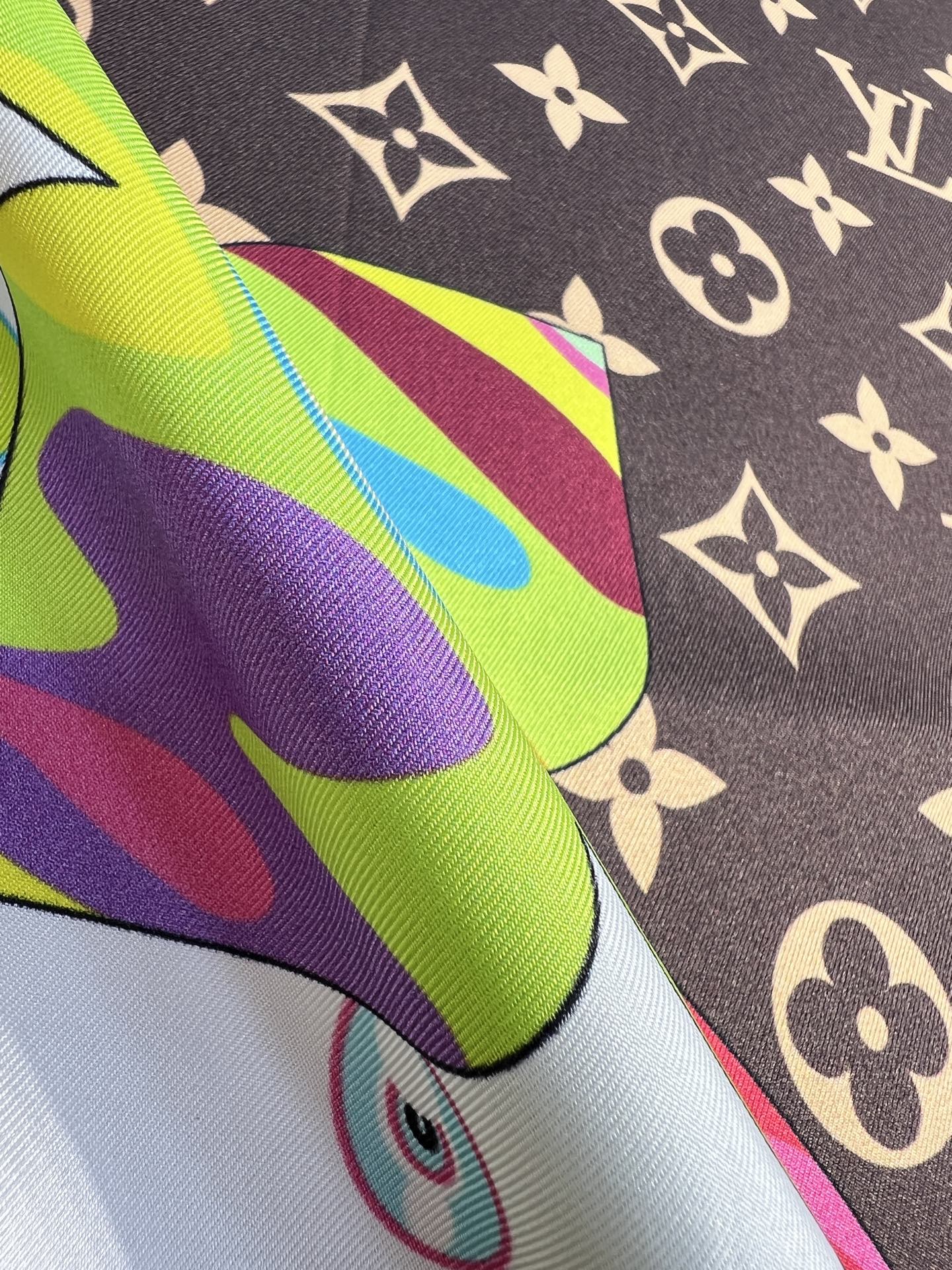 LV x TM SUPERFLAT 90 方巾
【18mm顶级真丝双面同色丝巾】

LV x TM Mo
