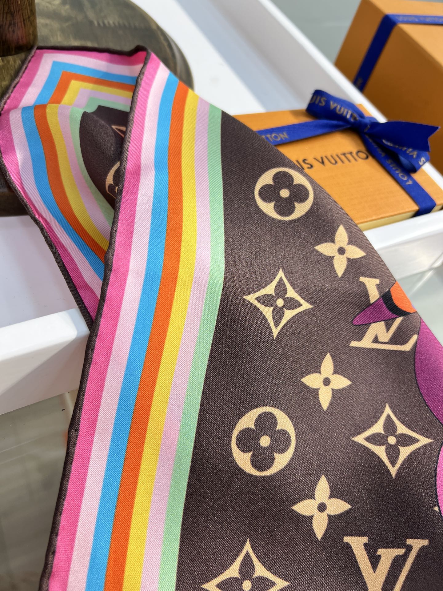 LV x TM SUPERFLAT 90 方巾
【18mm顶级真丝双面同色丝巾】

LV x TM Mo