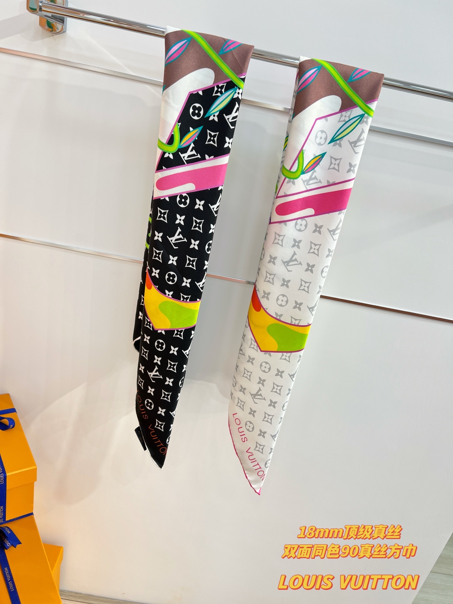 LV x TM SUPERFLAT 90 方巾
【18mm顶级真丝双面同色丝巾】
LV x TM Mo