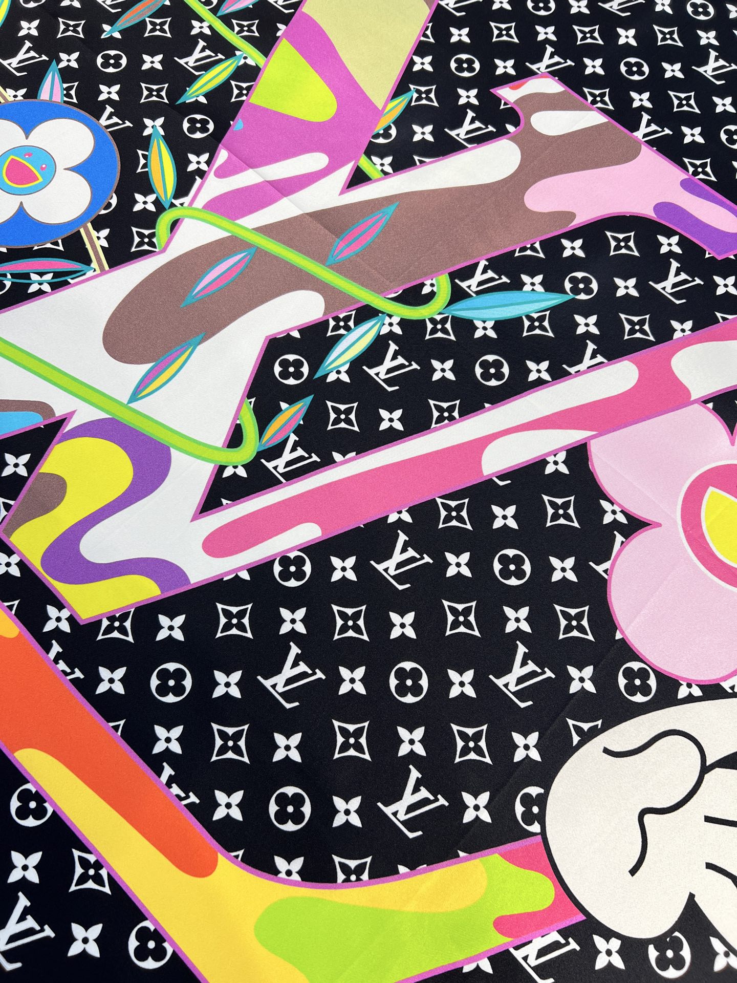 LV x TM SUPERFLAT 90 方巾
【18mm顶级真丝双面同色丝巾】

LV x TM Mo