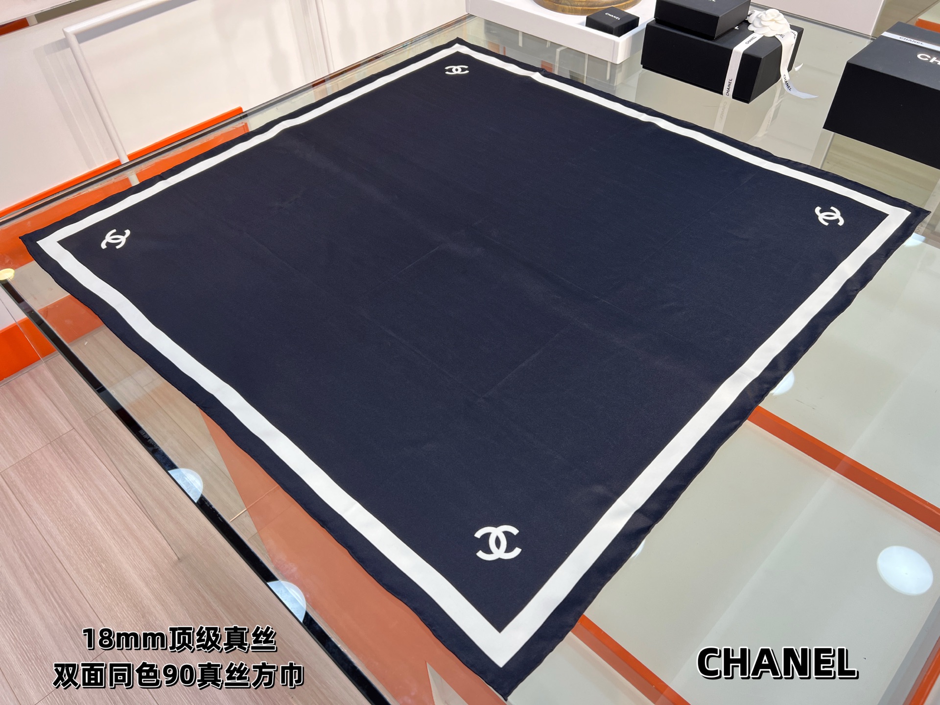 Chanel新款 25s 丝巾也太绝了吧～一秒提升贵气感……
【18mm顶级真丝双面同色印花丝巾】
P新