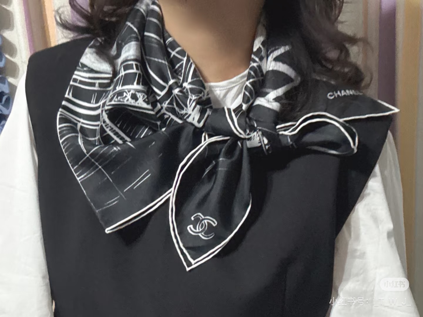 New~香奈儿这款必入
【18mm顶级真丝双面同色】

丝巾的图案是巴黎大皇宫中被命名为“Gabriel