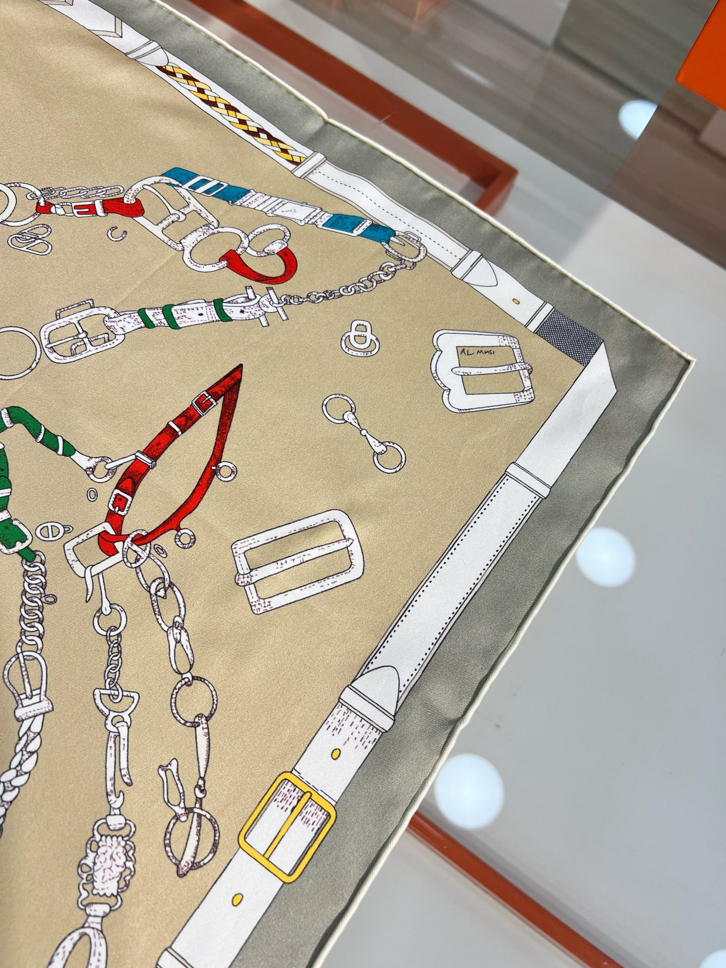 “跃动的马儿”90双面方巾
 【18mm顶级真丝】

手工卷边斜纹真丝方巾（100%桑蚕丝）。

这款爱