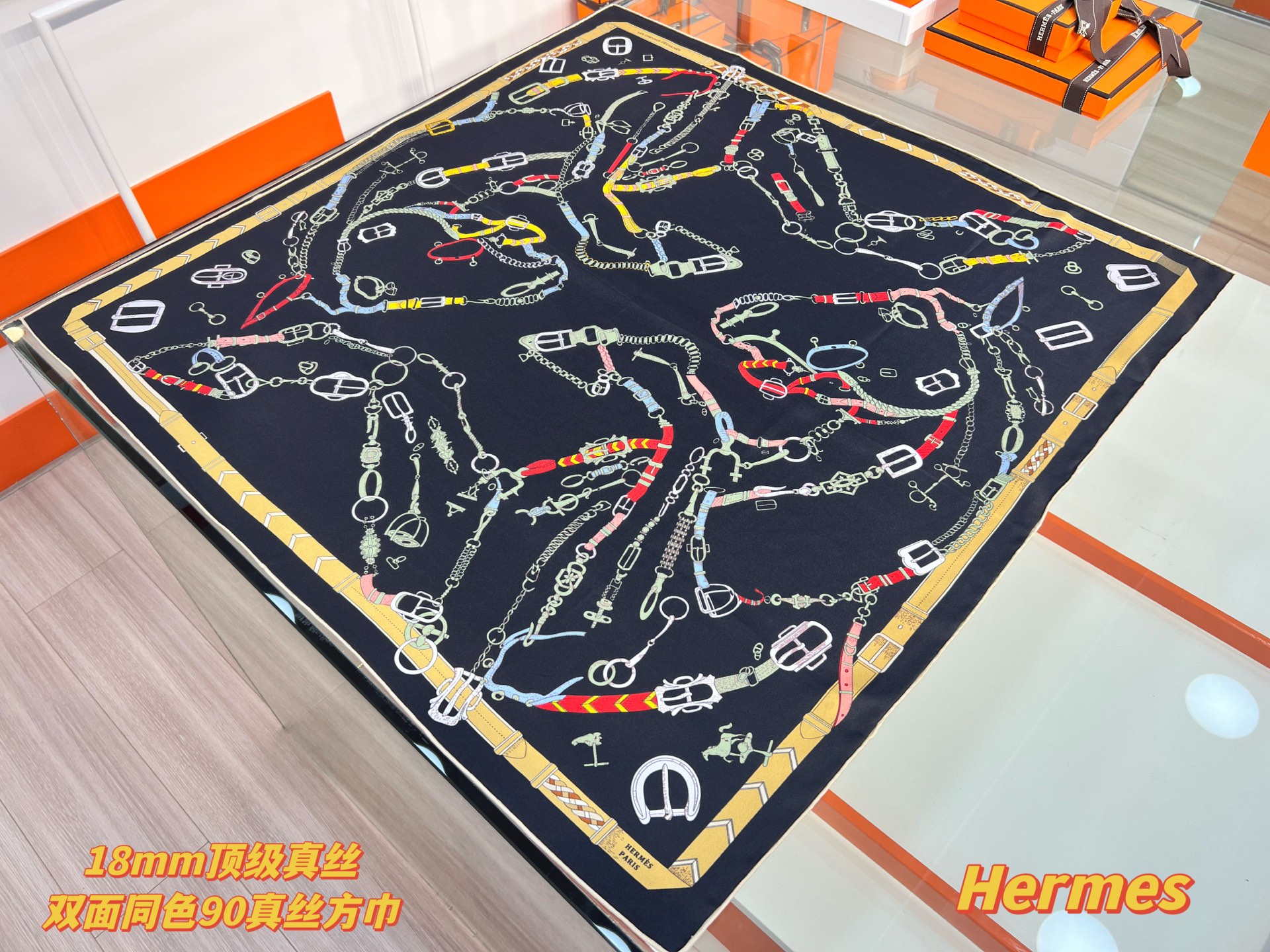 “跃动的马儿”90双面方巾
 【18mm顶级真丝】

手工卷边斜纹真丝方巾（100%桑蚕丝）。

这款爱