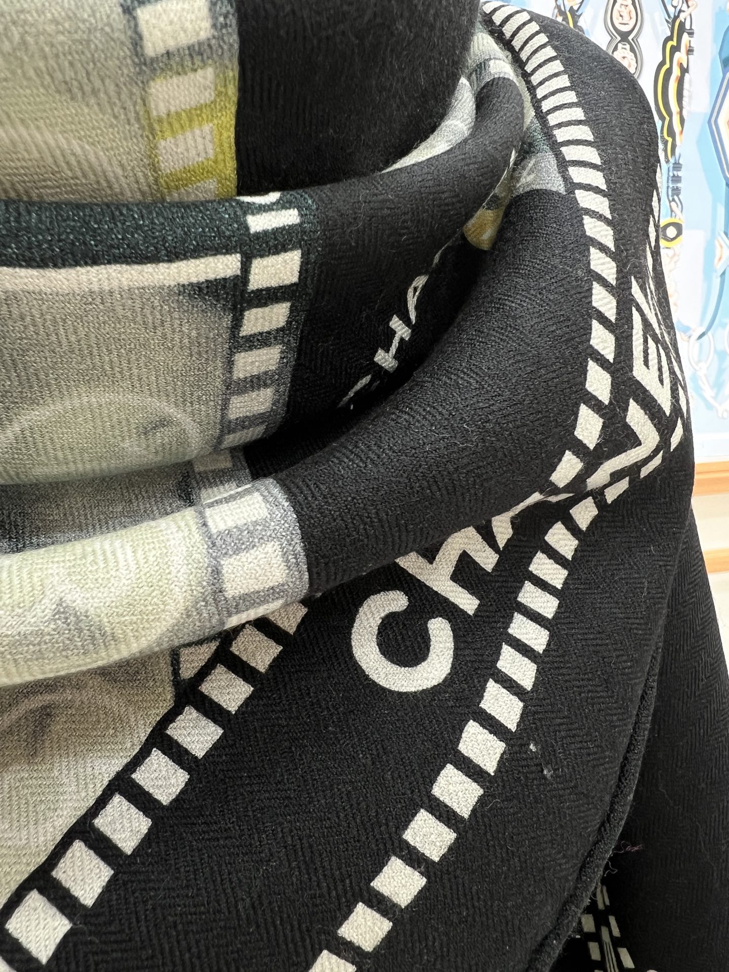 💰强推～超级时尚感的Chanel披肩
【140顶级丝毛双面同色披肩】

复古胶片图案的设计风格
真的超级