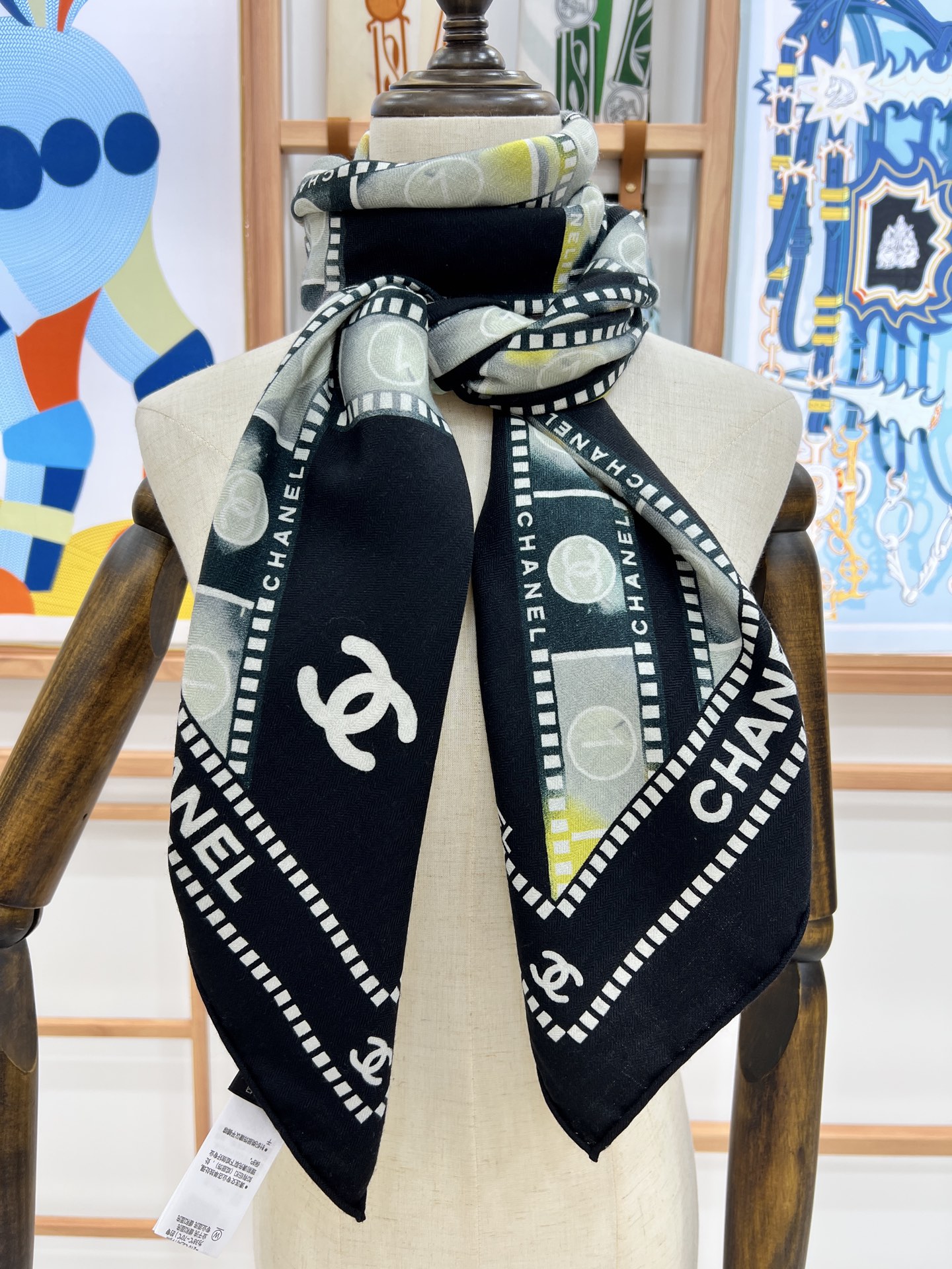 💰强推～超级时尚感的Chanel披肩
【140顶级丝毛双面同色披肩】

复古胶片图案的设计风格
真的超级