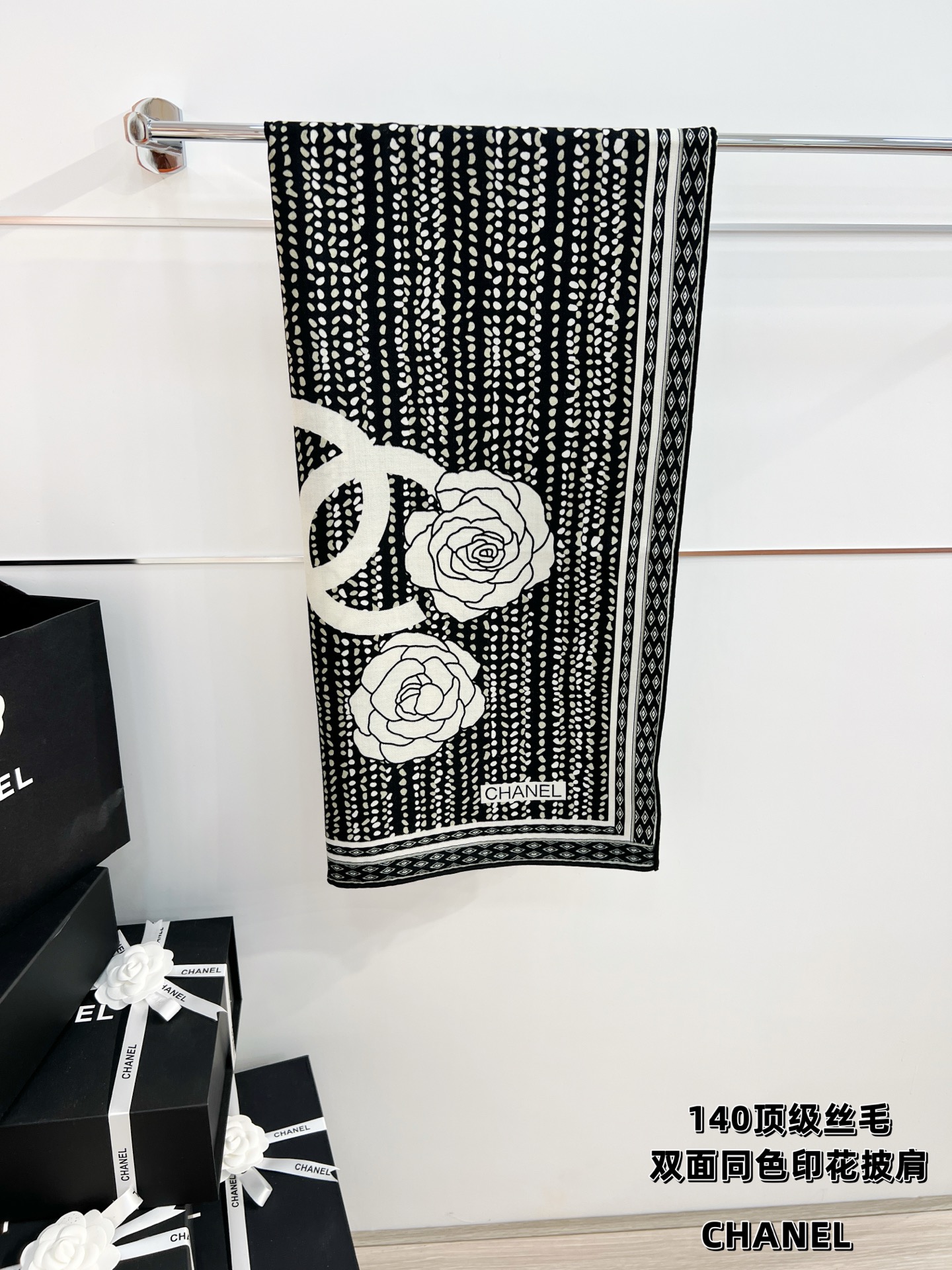 💰Chanel ~25。秋冬新品～【140顶级丝毛双面同色】仿花呢图案与山茶花的完美搭配适合各种场合搭配