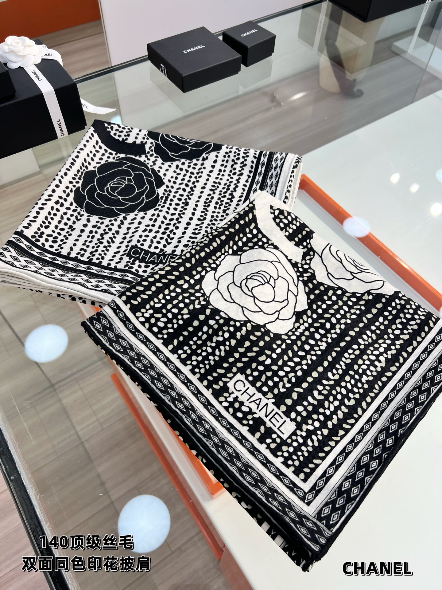 💰Chanel ~25。秋冬新品～【140顶级丝毛双面同色】仿花呢图案与山茶花的完美搭配适合各种场合搭配