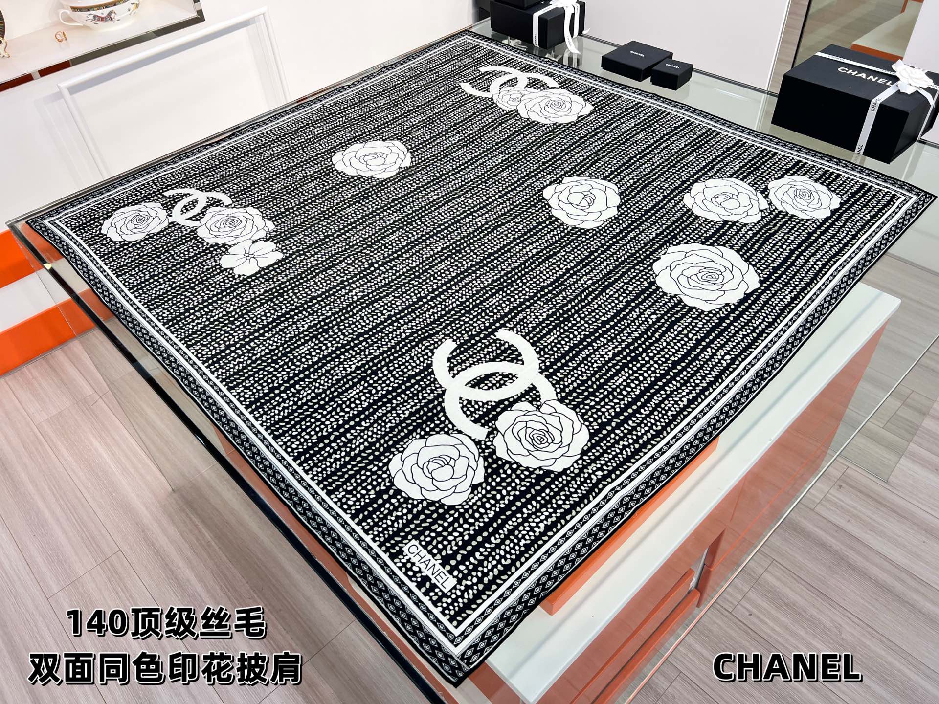 💰Chanel ~25。秋冬新品～【140顶级丝毛双面同色】仿花呢图案与山茶花的完美搭配适合各种场合搭配