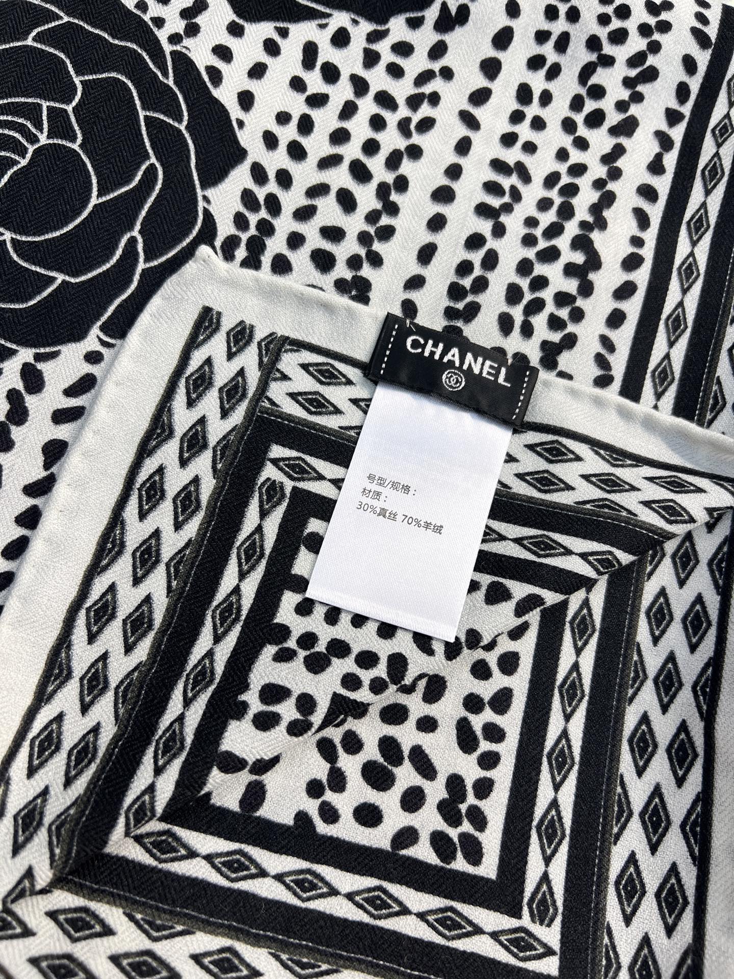 💰Chanel ~25。秋冬新品～【140顶级丝毛双面同色】仿花呢图案与山茶花的完美搭配适合各种场合搭配