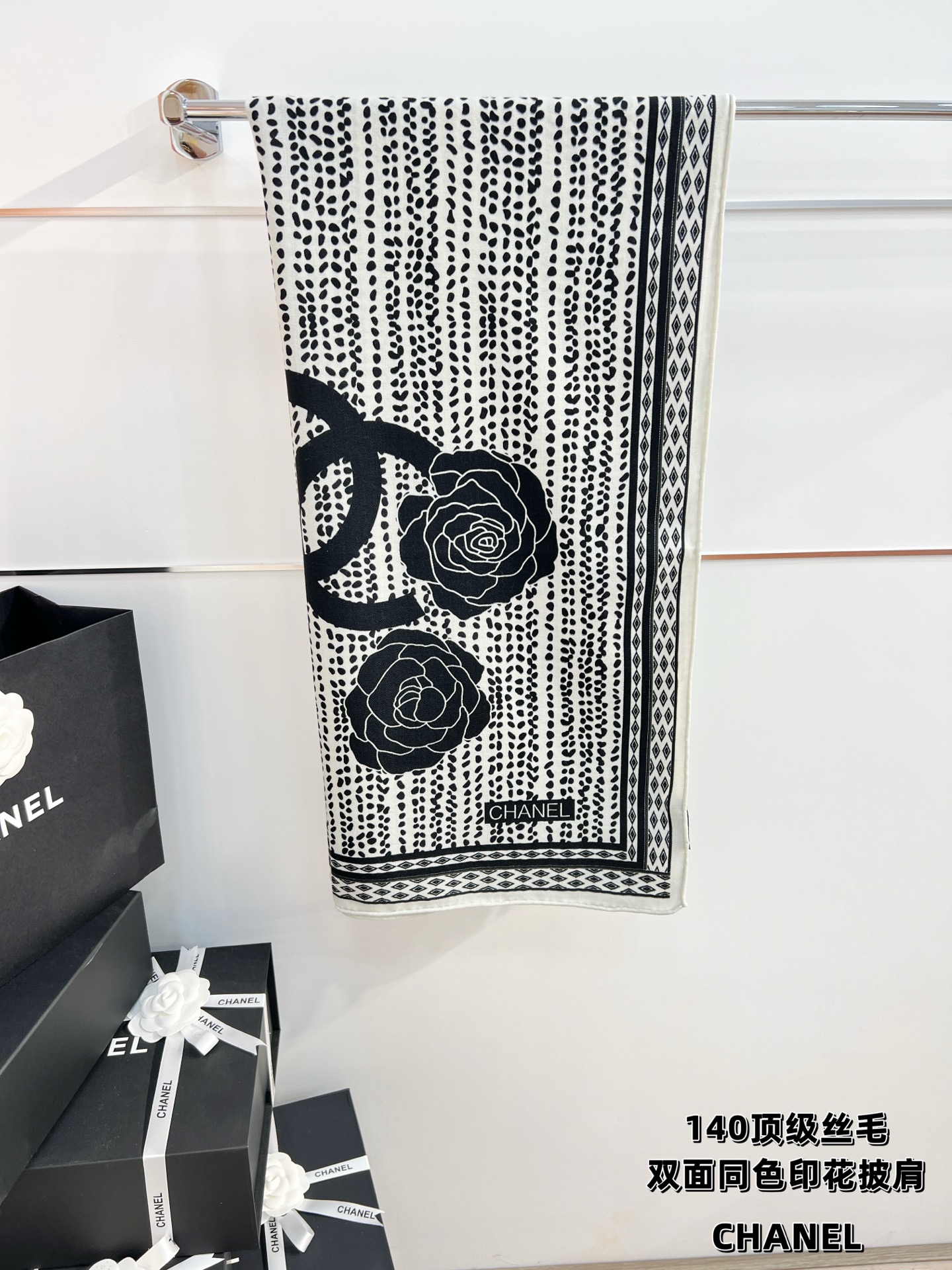 💰Chanel ~25。秋冬新品～【140顶级丝毛双面同色】仿花呢图案与山茶花的完美搭配适合各种场合搭配