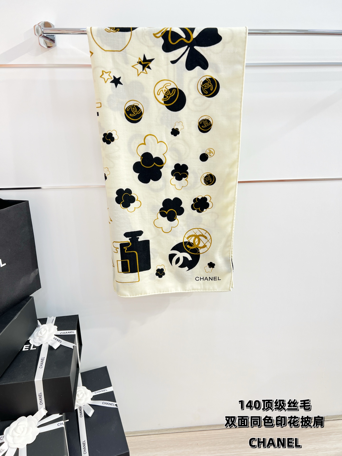 Chanel ~25。秋冬新品～【140顶级丝毛双面同色】包包、香水瓶、山茶花与双C的完美结合适合各种场