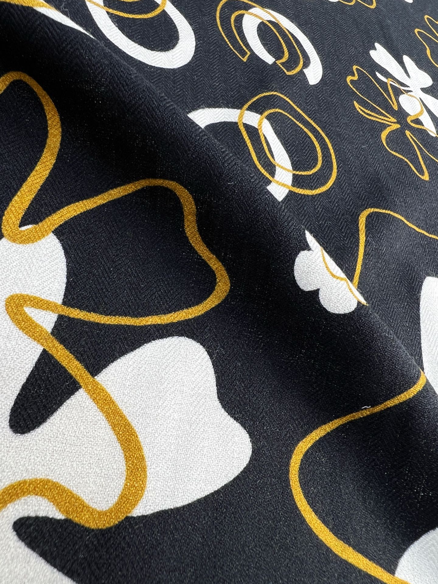 Chanel ~25。秋冬新品～【140顶级丝毛双面同色】包包、香水瓶、山茶花与双C的完美结合适合各种场