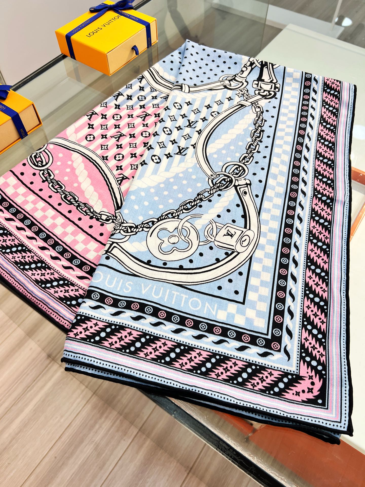 OCEAN BANDANA 140双面同色丝毛披肩【Lv秋冬新品】Ocean Bandana 披肩取材华