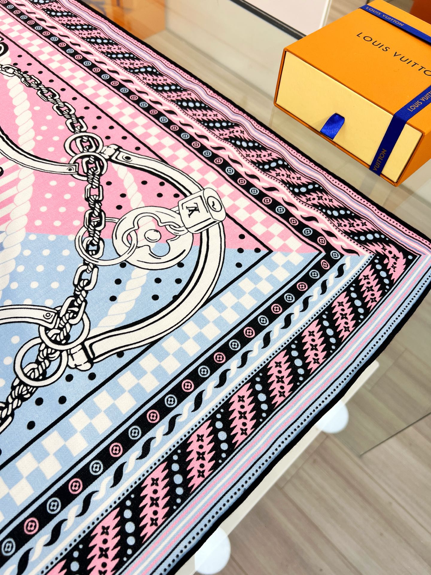 OCEAN BANDANA 140双面同色丝毛披肩【Lv秋冬新品】Ocean Bandana 披肩取材华