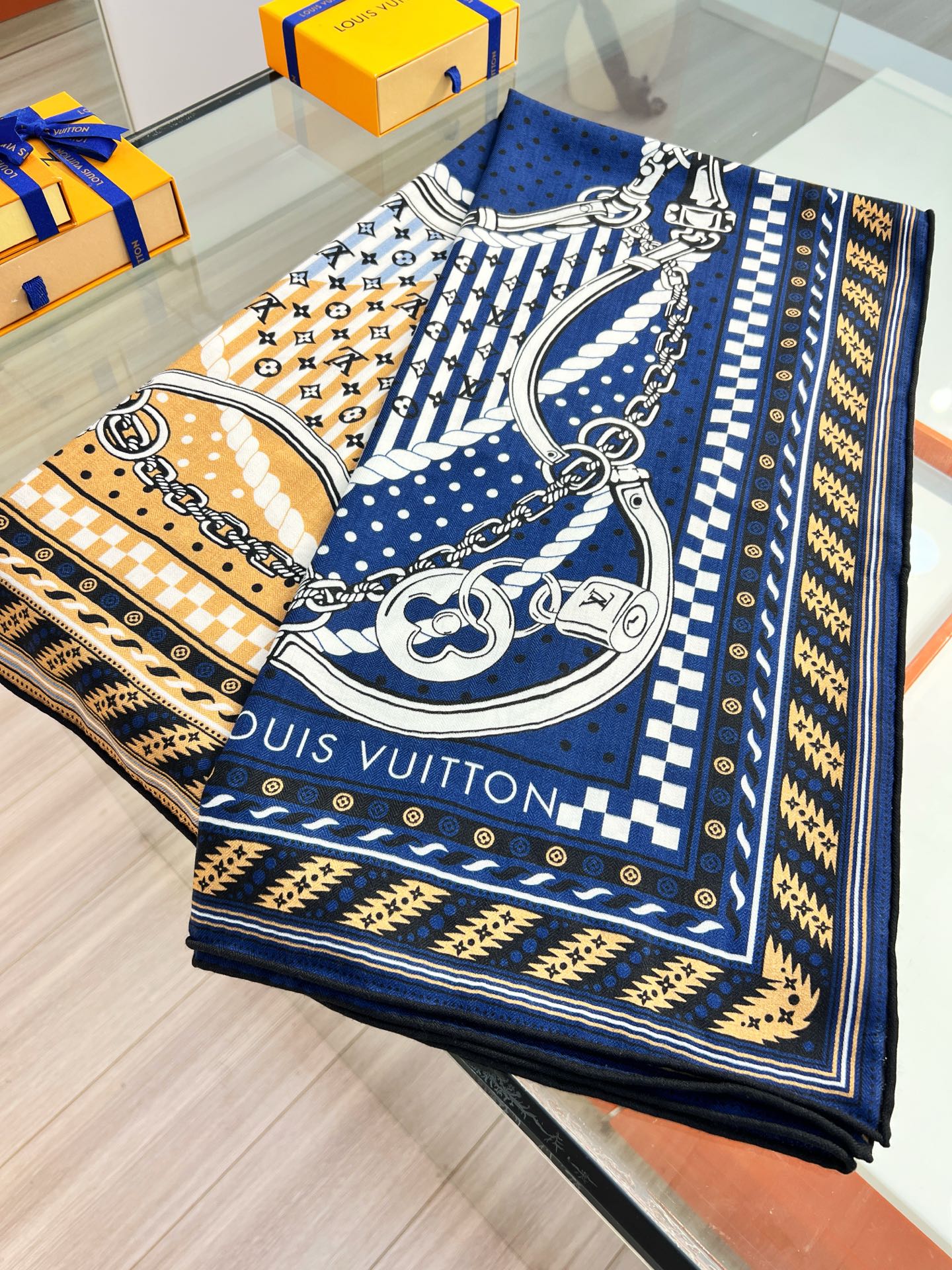 OCEAN BANDANA 140双面同色丝毛披肩【Lv秋冬新品】Ocean Bandana 披肩取材华