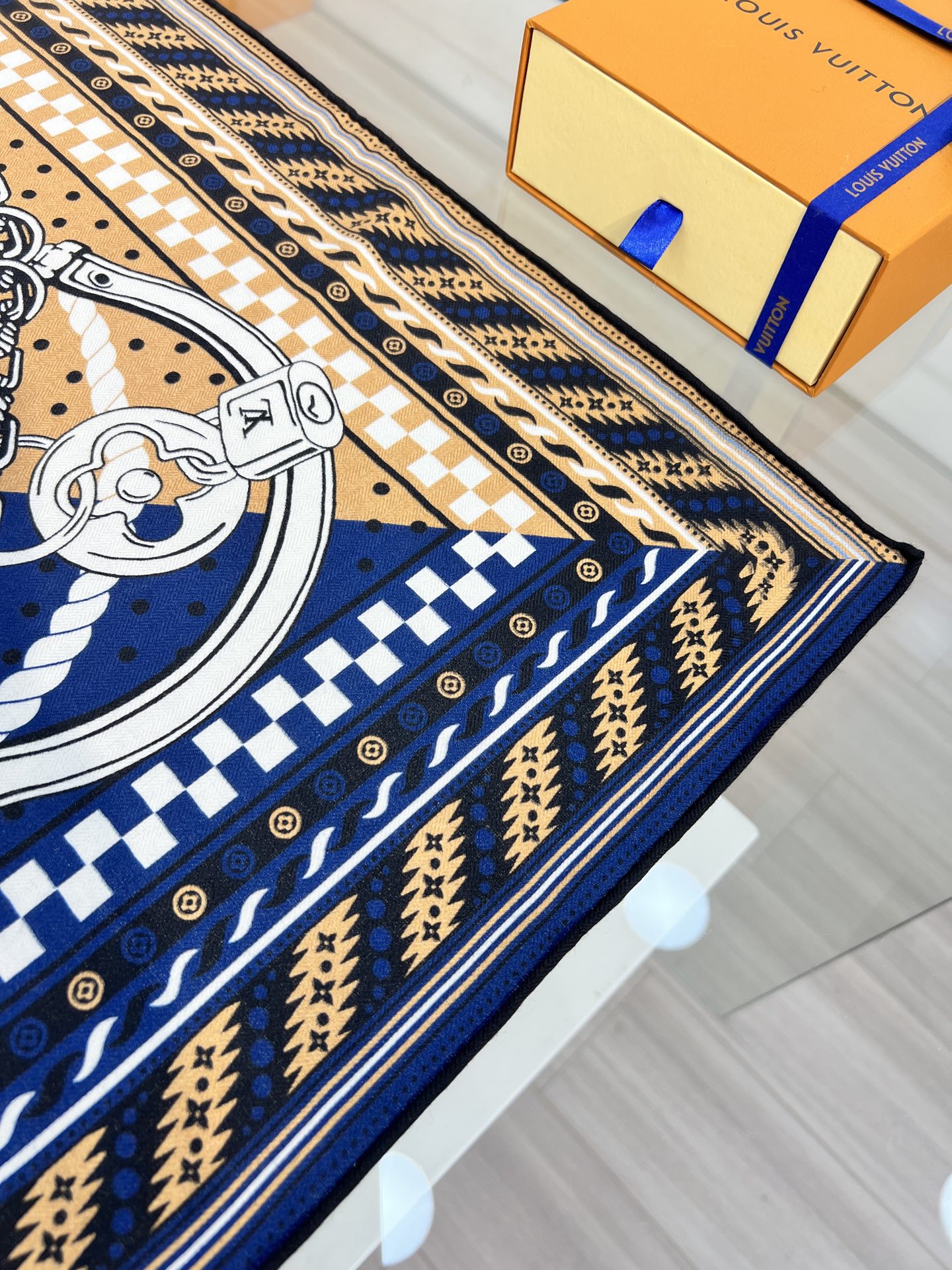 OCEAN BANDANA 140双面同色丝毛披肩【Lv秋冬新品】Ocean Bandana 披肩取材华