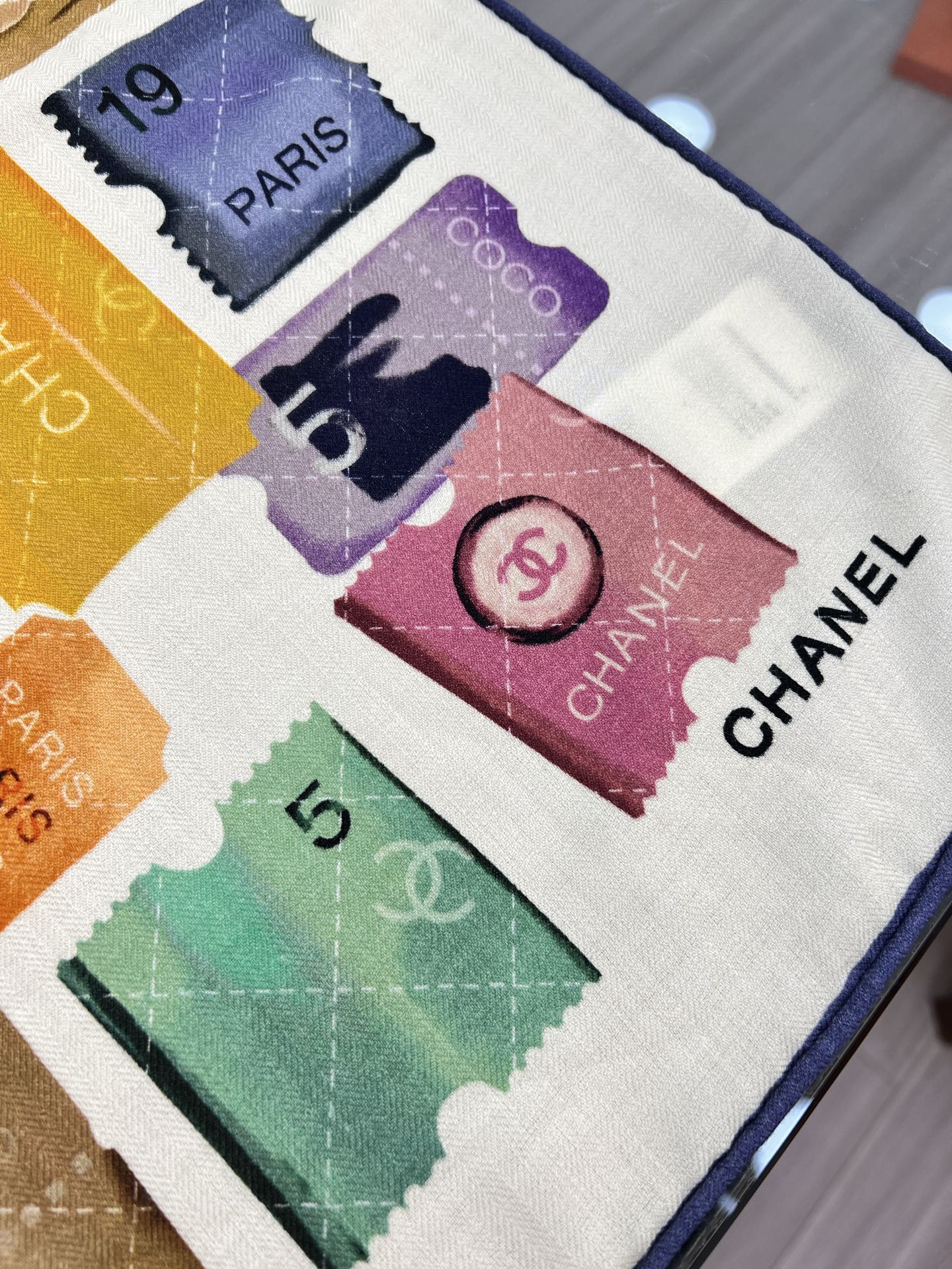 💰Chanel ~25秋冬新品～“集邮藏家”【140双面丝毛披肩】手工卷边丝毛方巾（30%桑蚕丝70%羊