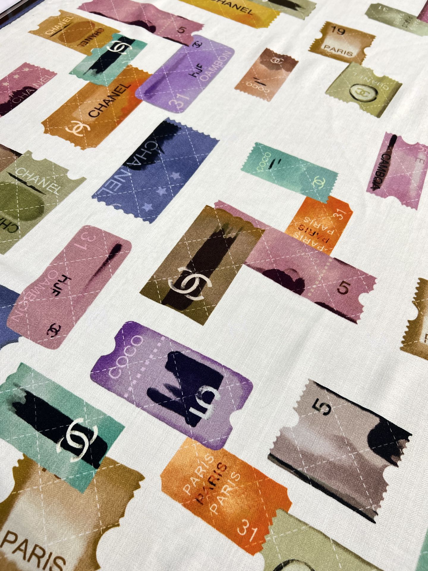 💰Chanel ~25秋冬新品～“集邮藏家”【140双面丝毛披肩】手工卷边丝毛方巾（30%桑蚕丝70%羊