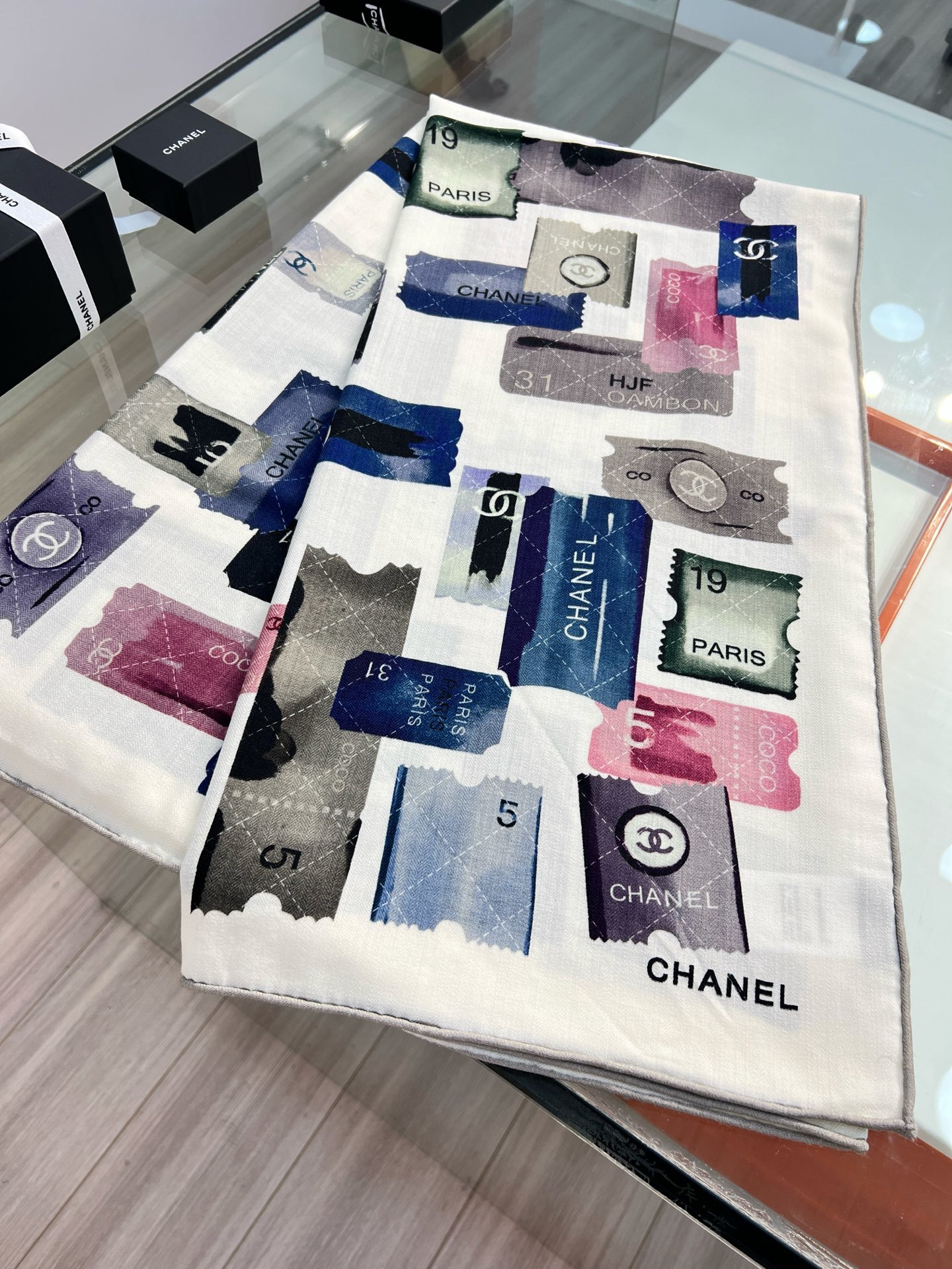 💰Chanel ~25秋冬新品~“集邮藏家”【140双面丝毛披肩】手工卷边丝毛方巾(30%桑蚕丝70%羊