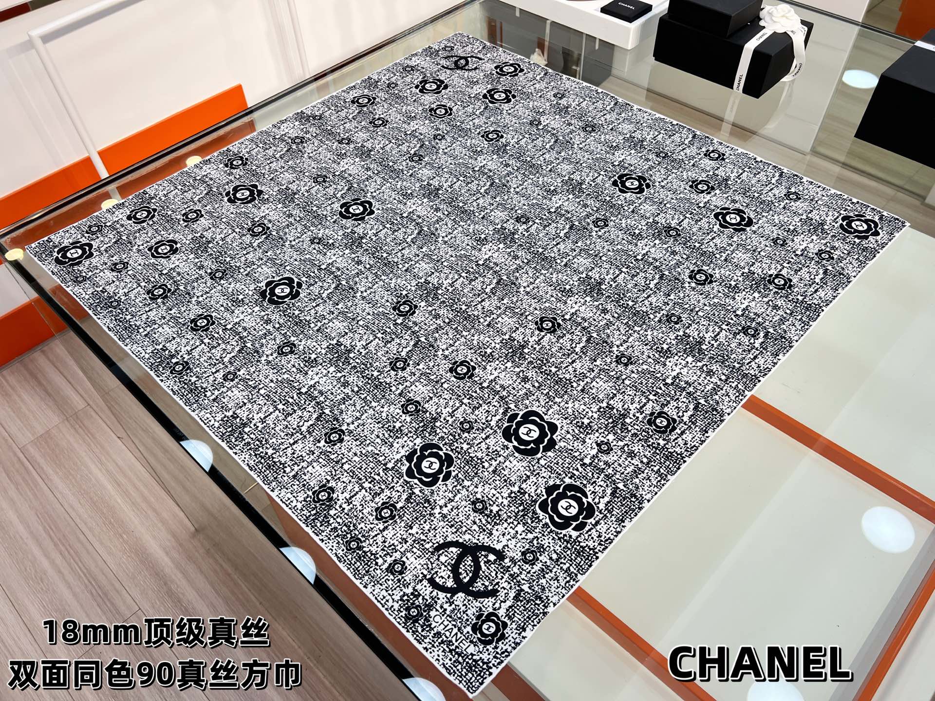 Chanel ~25。【18mm顶级真丝双面同色】花呢纹理与山茶花结合的设计简洁大气且时尚感满满香家一贯