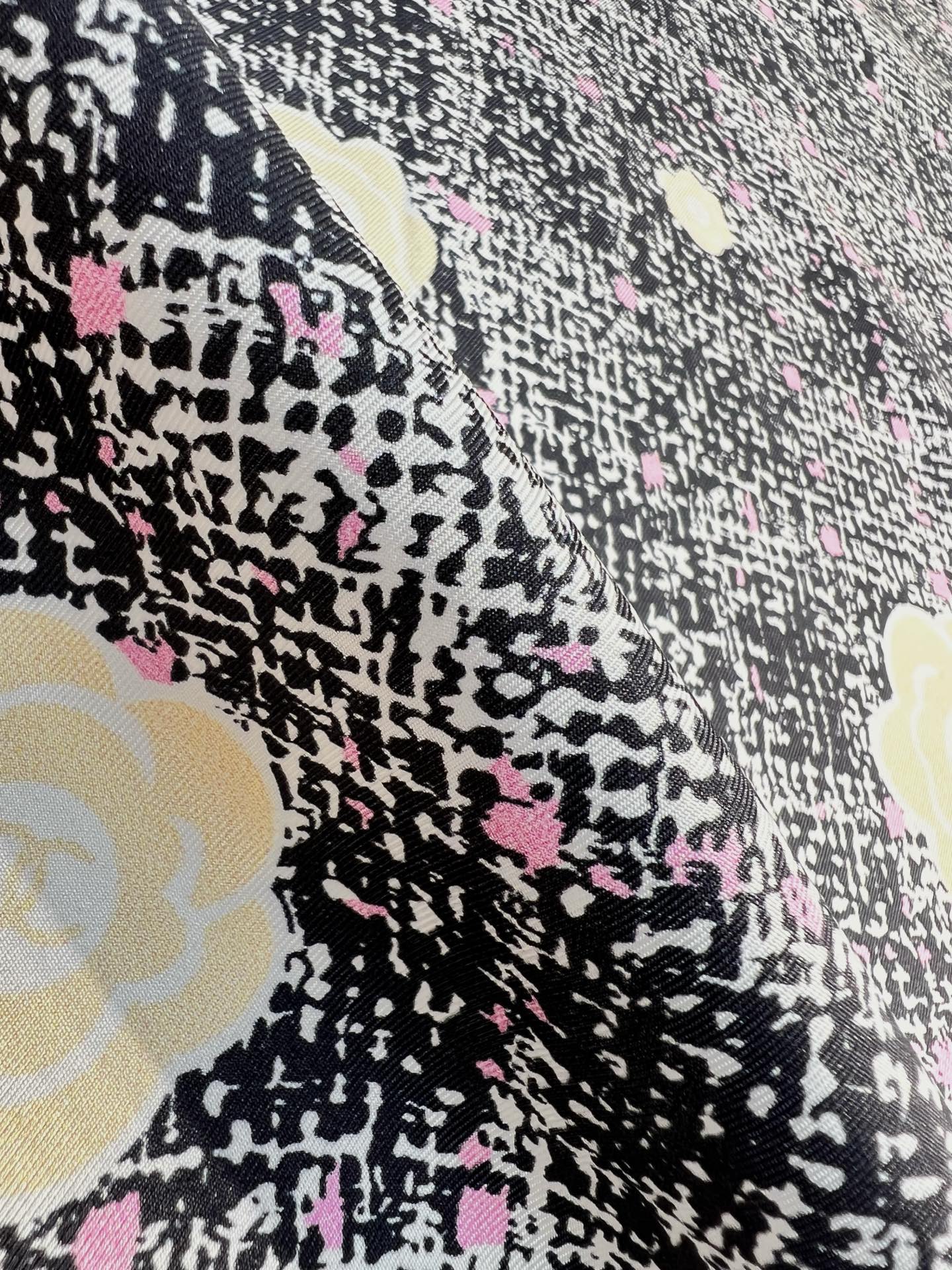 Chanel ~25。【18mm顶级真丝双面同色】花呢纹理与山茶花结合的设计简洁大气且时尚感满满香家一贯