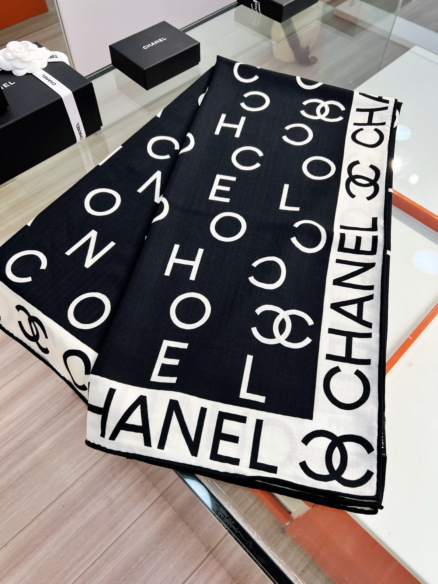 Chanel ~25秋冬新品～【双C字母组合】【140双面丝毛披肩】手工卷边丝毛方巾（30%桑蚕丝70%