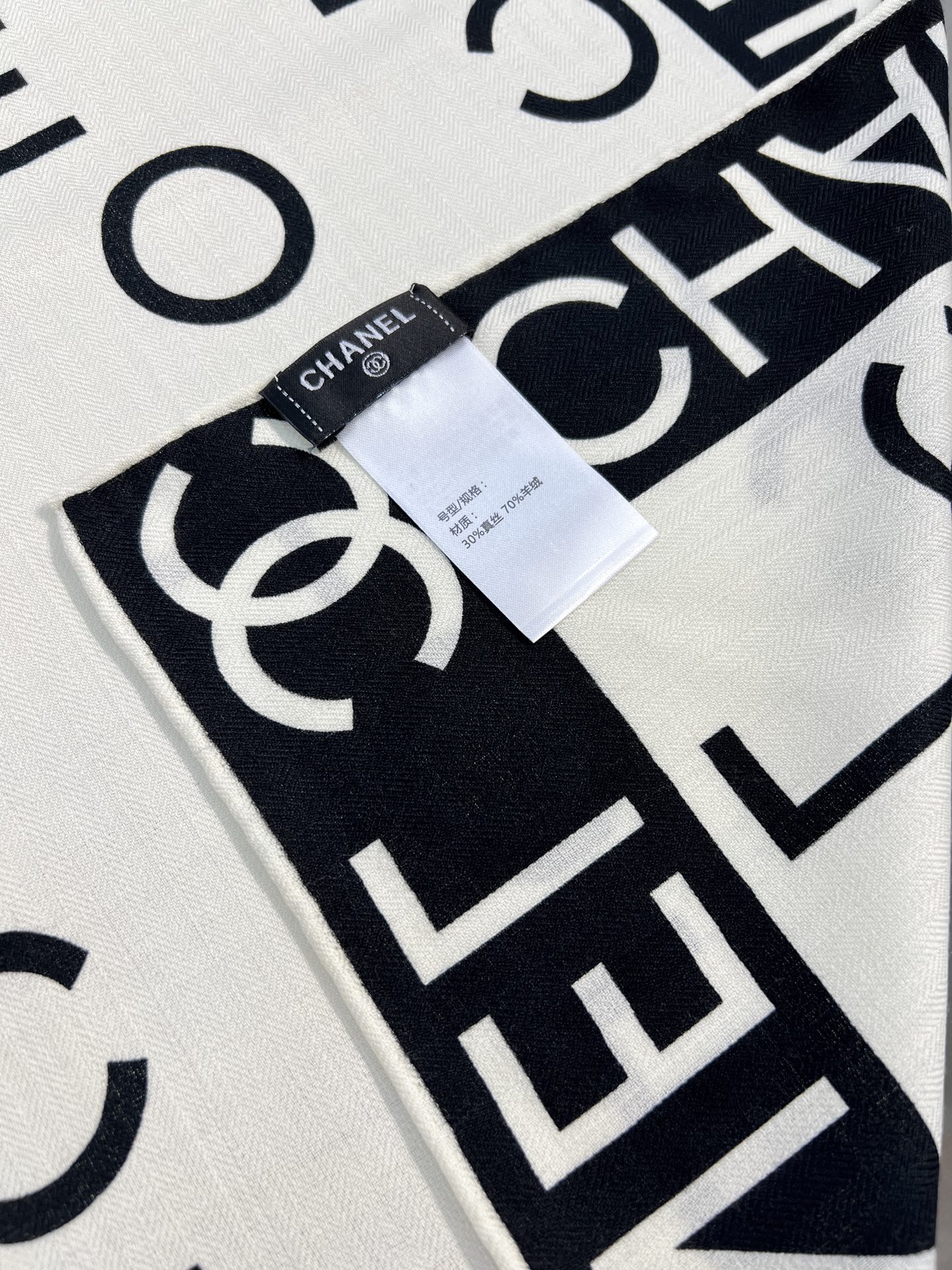 Chanel ~25秋冬新品～【双C字母组合】【140双面丝毛披肩】手工卷边丝毛方巾（30%桑蚕丝70%