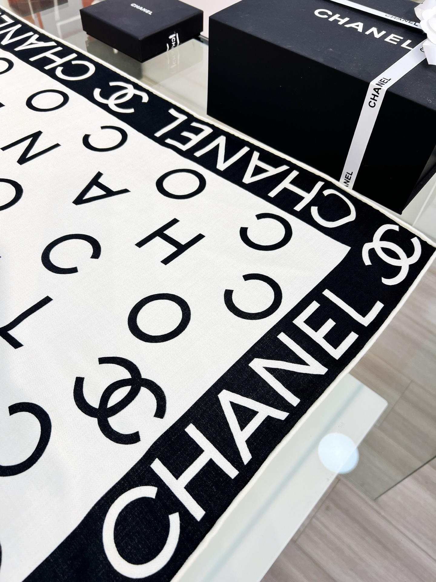 Chanel ~25秋冬新品～【双C字母组合】【140双面丝毛披肩】手工卷边丝毛方巾（30%桑蚕丝70%