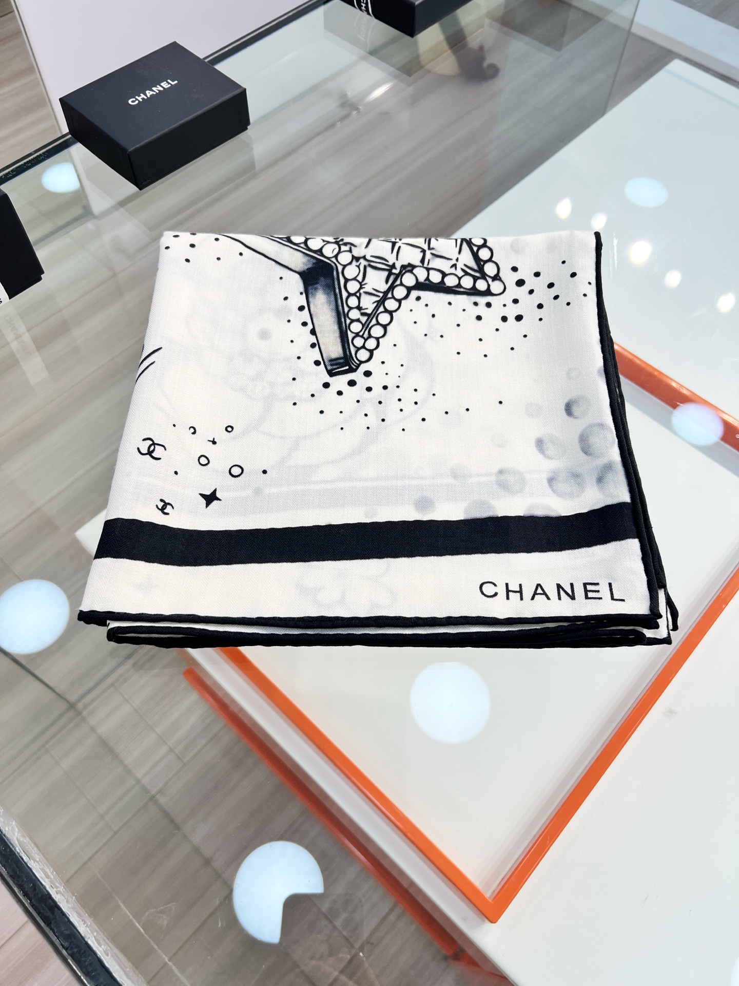 💰Chanel ~25秋冬新品～【五角星山茶花】
【140双面丝毛披肩】

手工卷边丝毛方巾（30%桑蚕