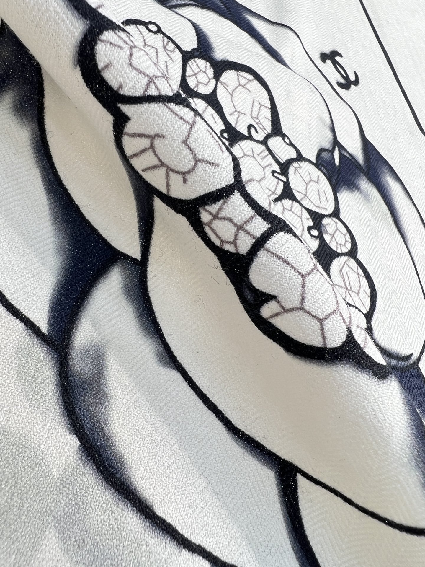 💰Chanel ~25秋冬新品～【五角星山茶花】
【140双面丝毛披肩】

手工卷边丝毛方巾（30%桑蚕